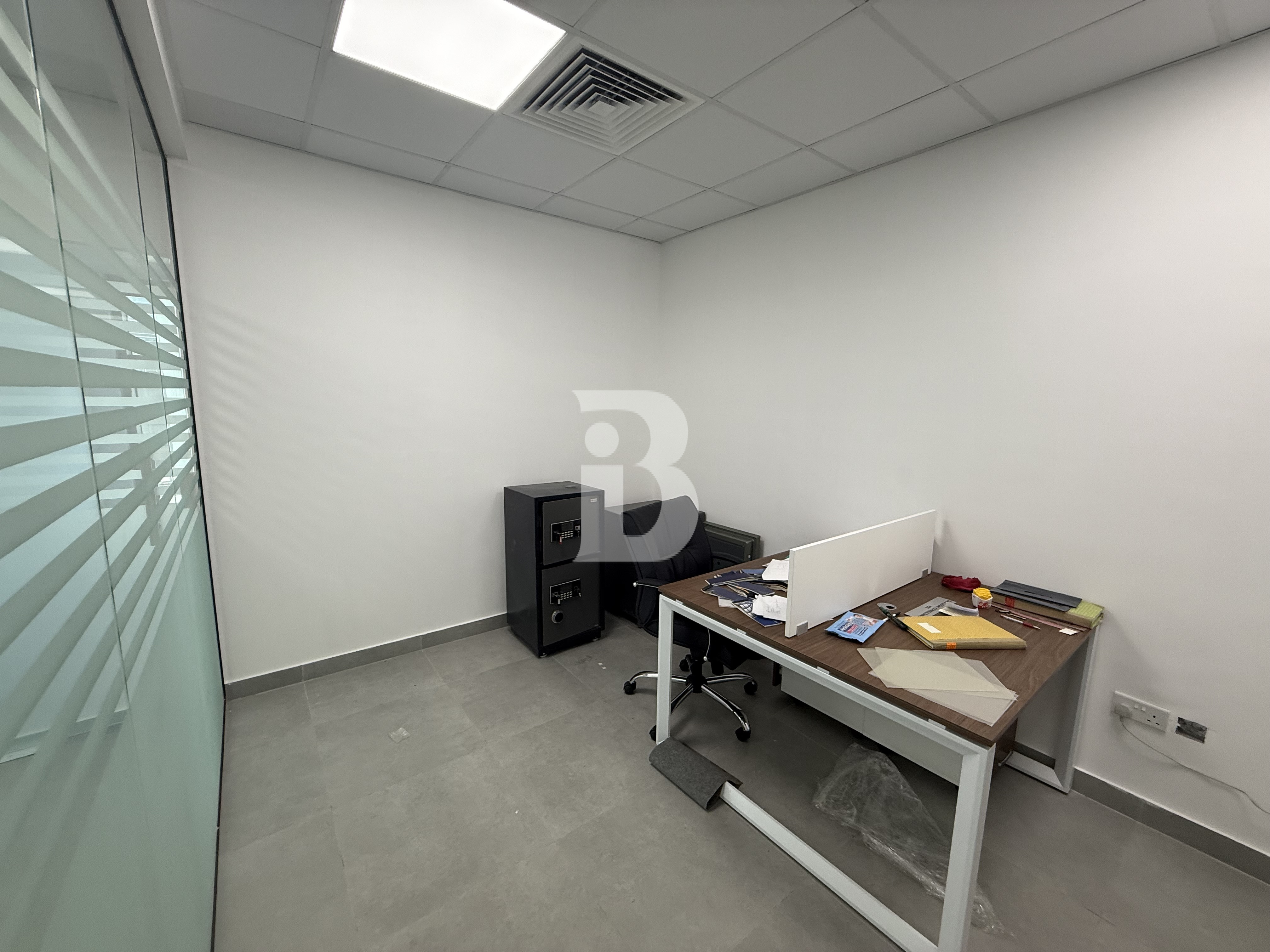 VASTU COMPLIANT | 1 PARKING | FURNISHED UNIT