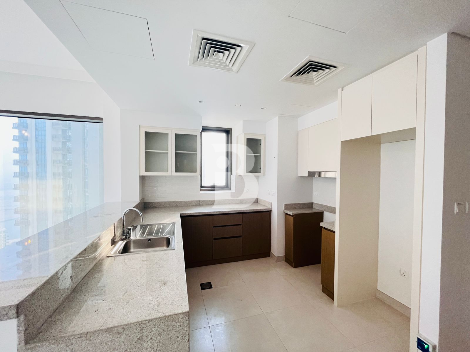 High Floor| Canal And Park Views | Spacious