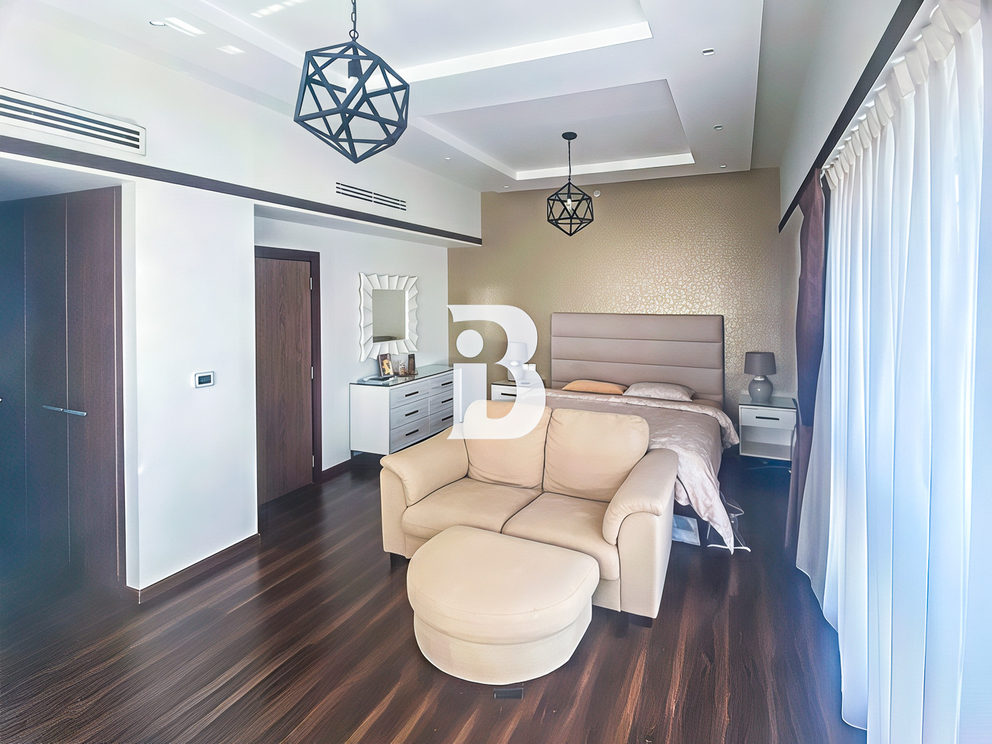 UPGRADED AND FURNISHED APARTMENT I VACANT