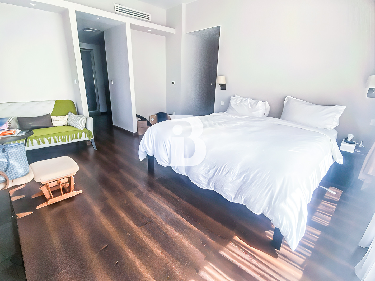 UPGRADED AND FURNISHED APARTMENT I VACANT