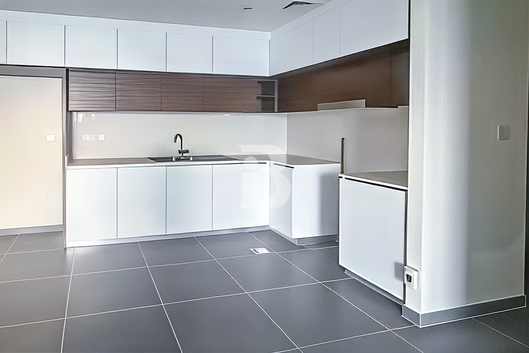 BURJ CREEK VIEW | LUXURY | HIGH FLOOR | VOT