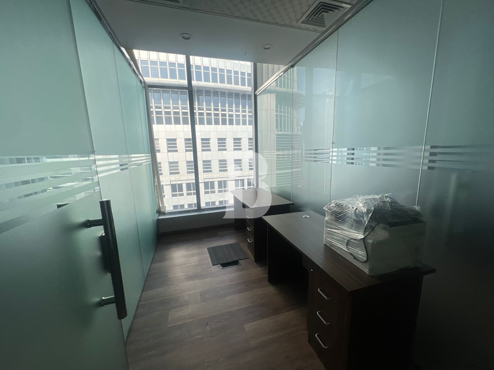Furnished | High Floor | Close to Metro