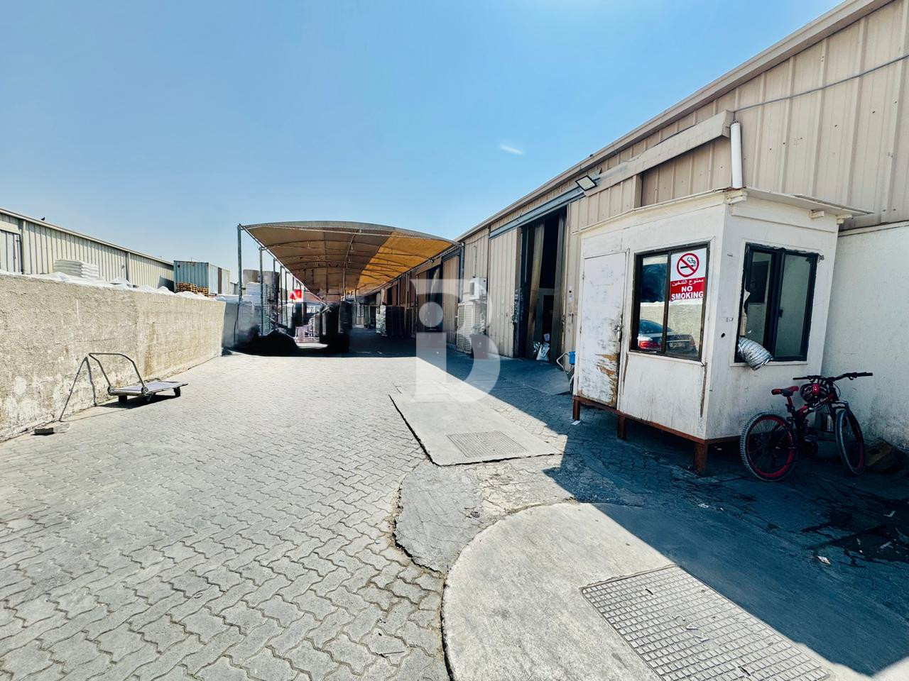 Vacant From December | 5 Warehouses | 25k Plot