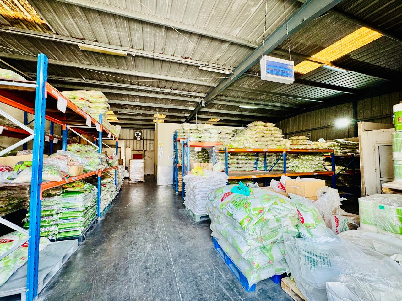 Vacant From December | 5 Warehouses | 6 Mtrs