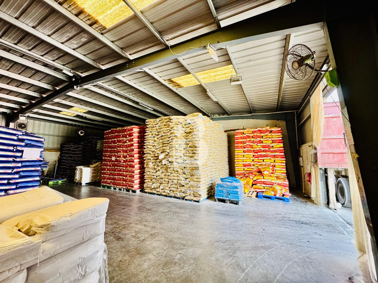 Vacant From December | 5 Warehouses | 25k Plot