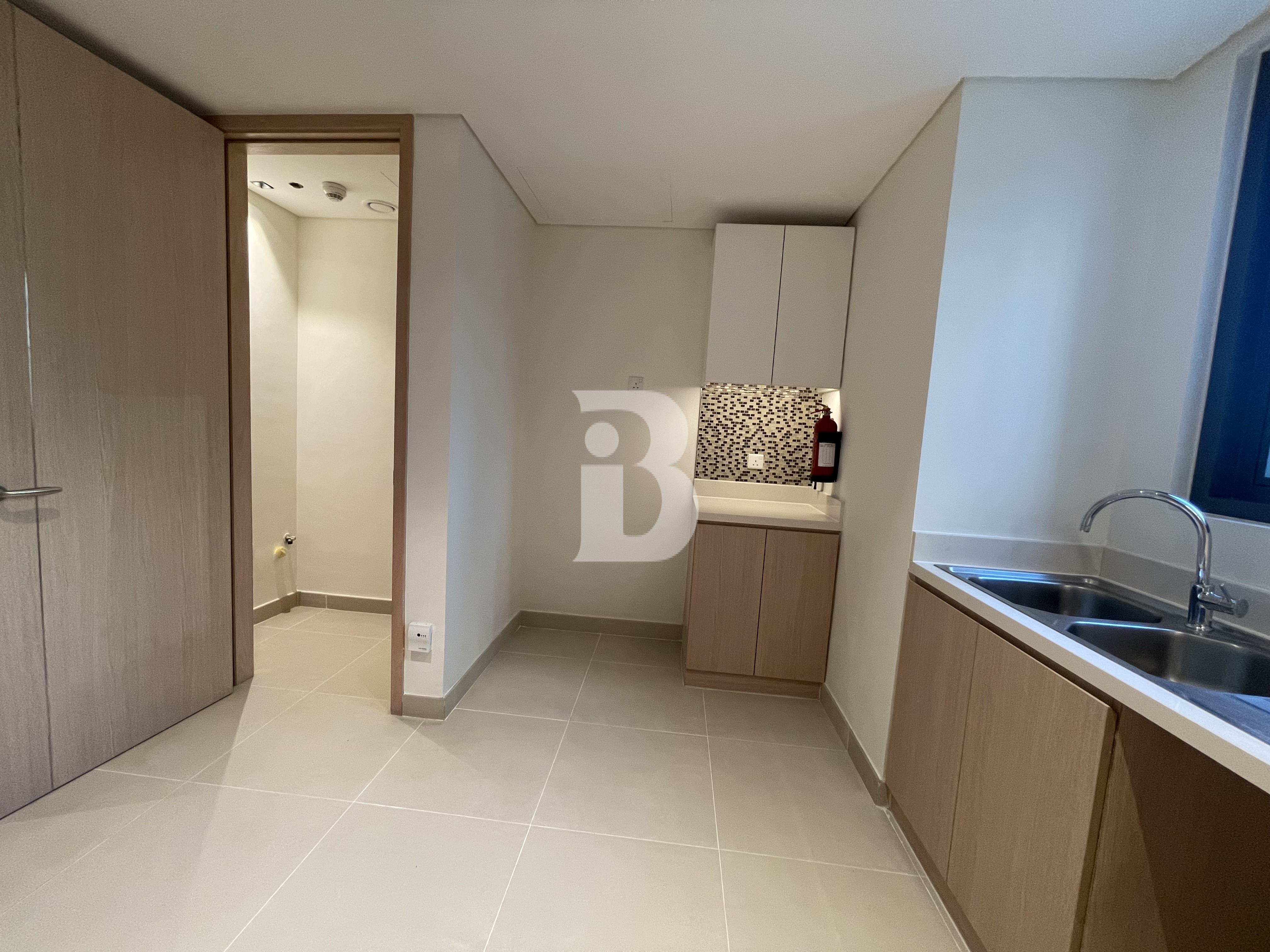 BRAND NEW BUILDING I GREAT AREA I CORNER UNIT
