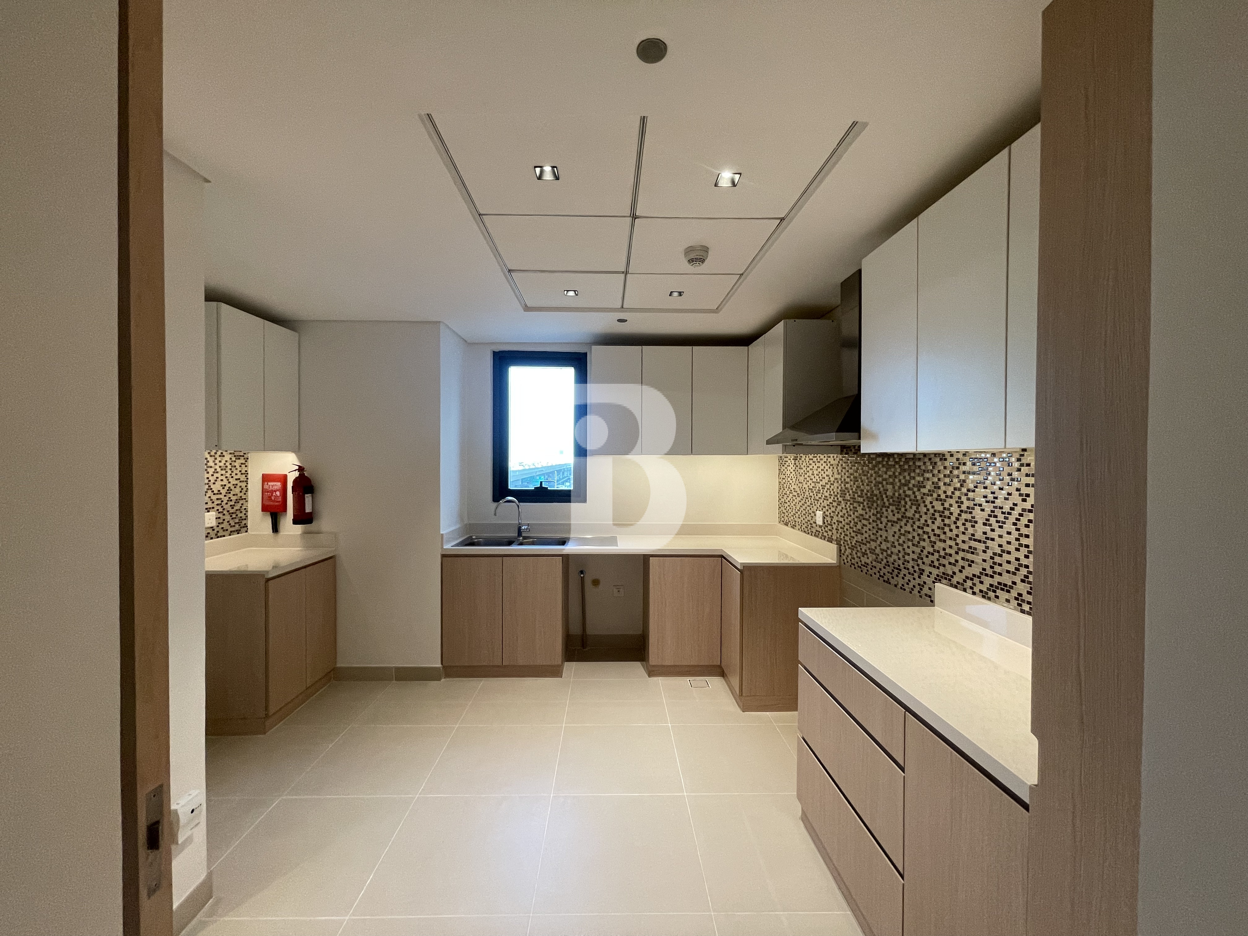 BRAND NEW BUILDING I GREAT AREA I CORNER UNIT