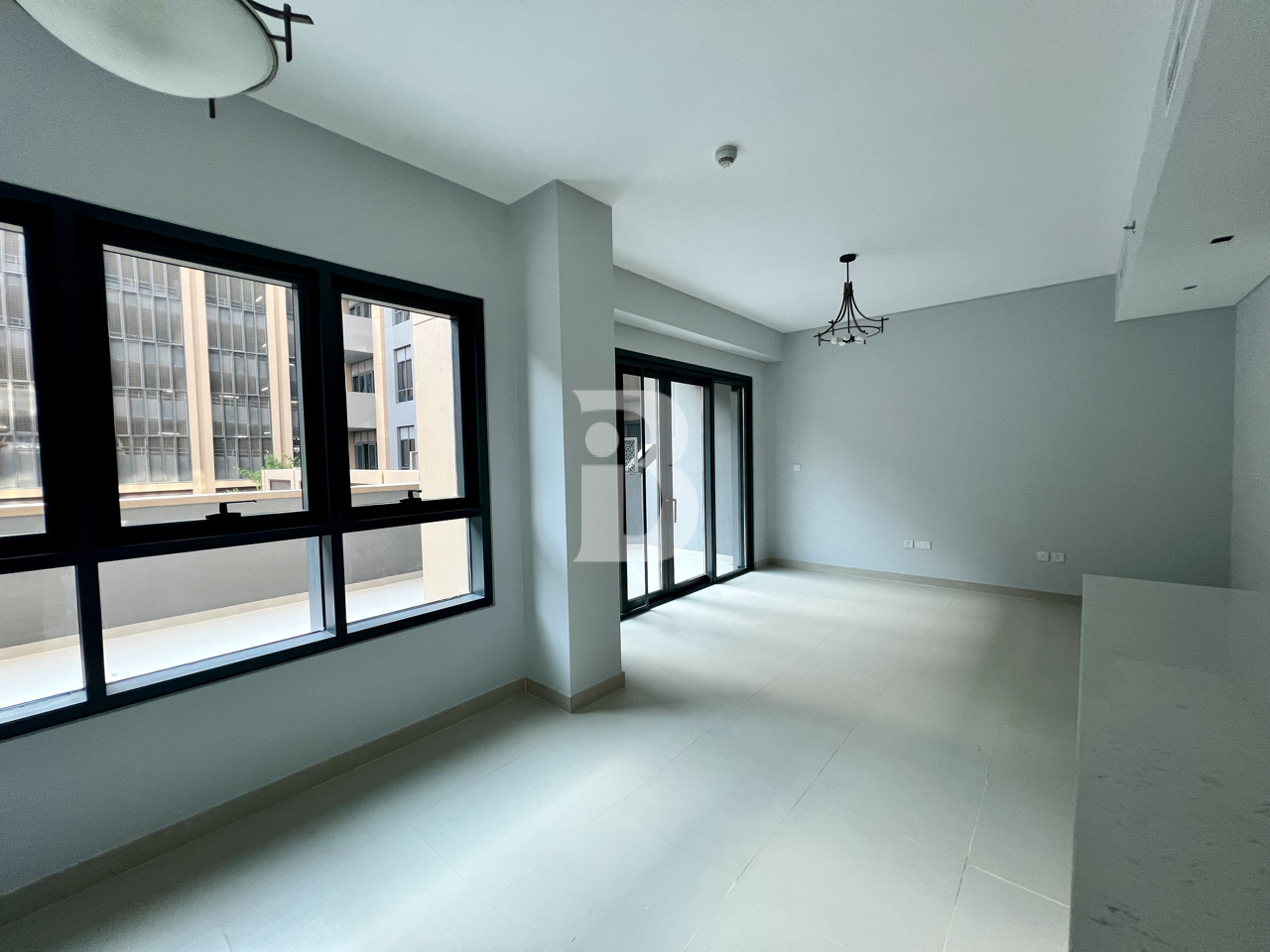 BRAND NEW I SPACIOUS I GREAT AREA