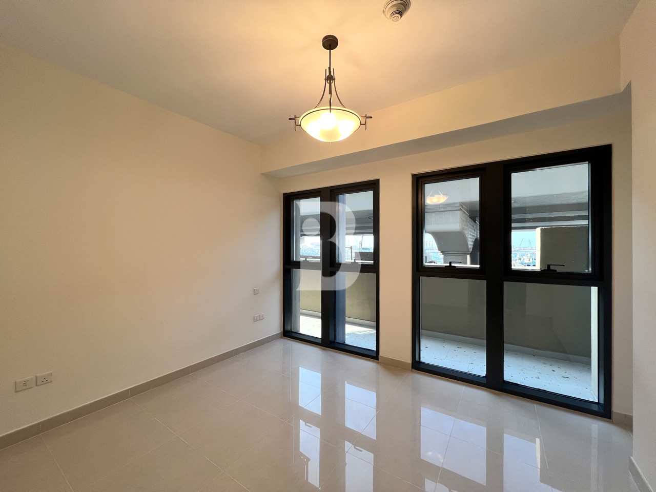 SPACIOUS UNIT  I NEW BUILDING I LUMINOUS