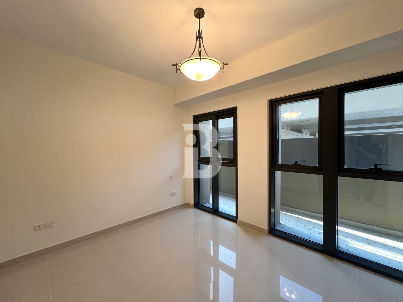 SPACIOUS UNIT  I NEW BUILDING I LUMINOUS