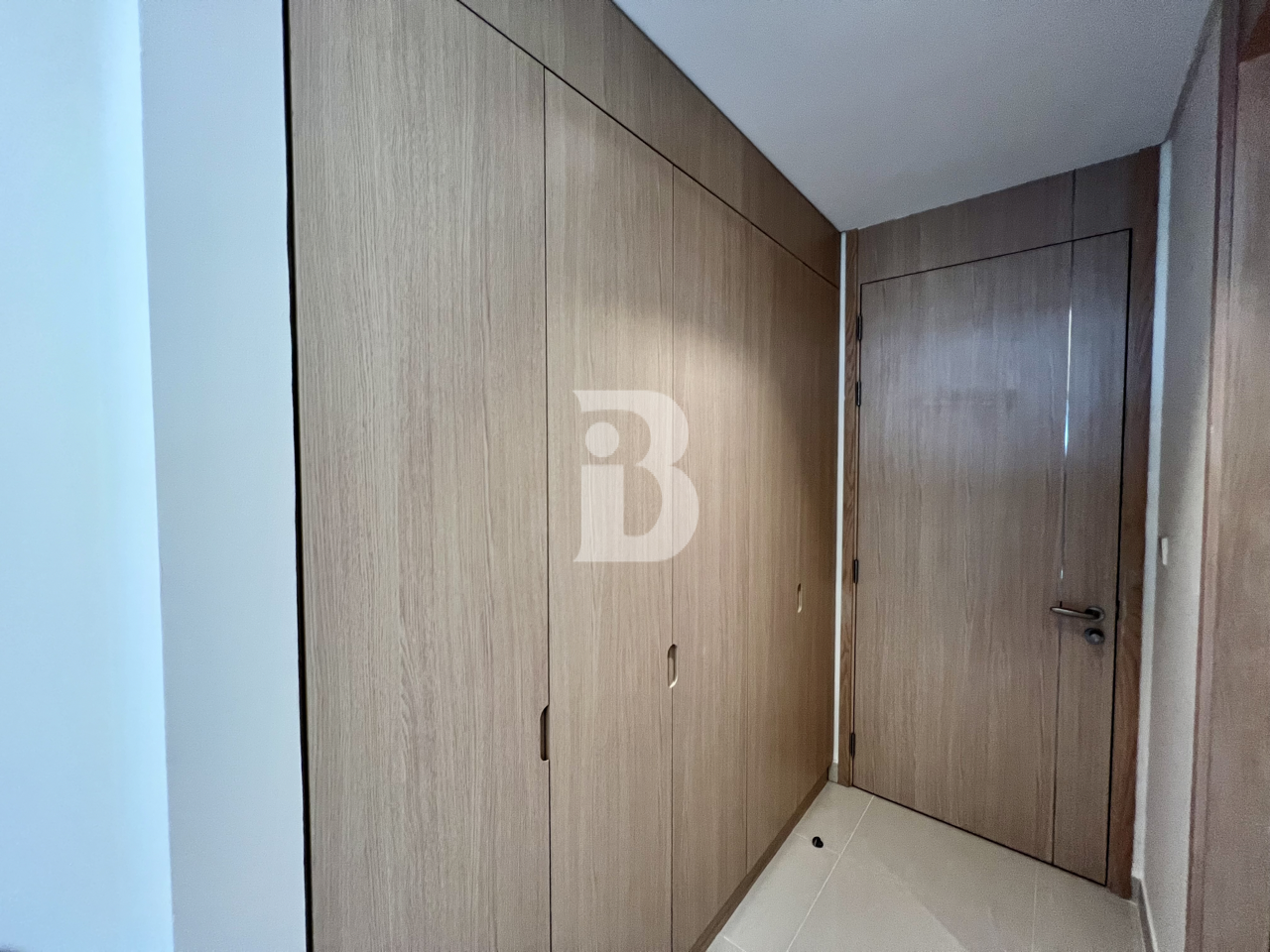 SPACIOUS UNIT  I NEW BUILDING I LUMINOUS