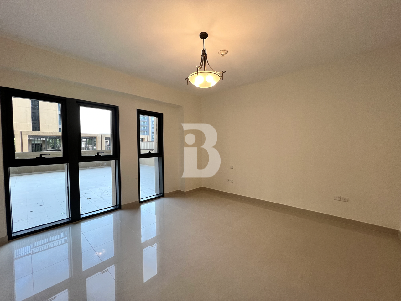 VERY SPACIOUS I NEW BUILDING I UNFURNISHED