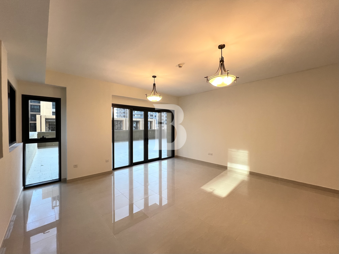 VERY SPACIOUS I NEW BUILDING I UNFURNISHED