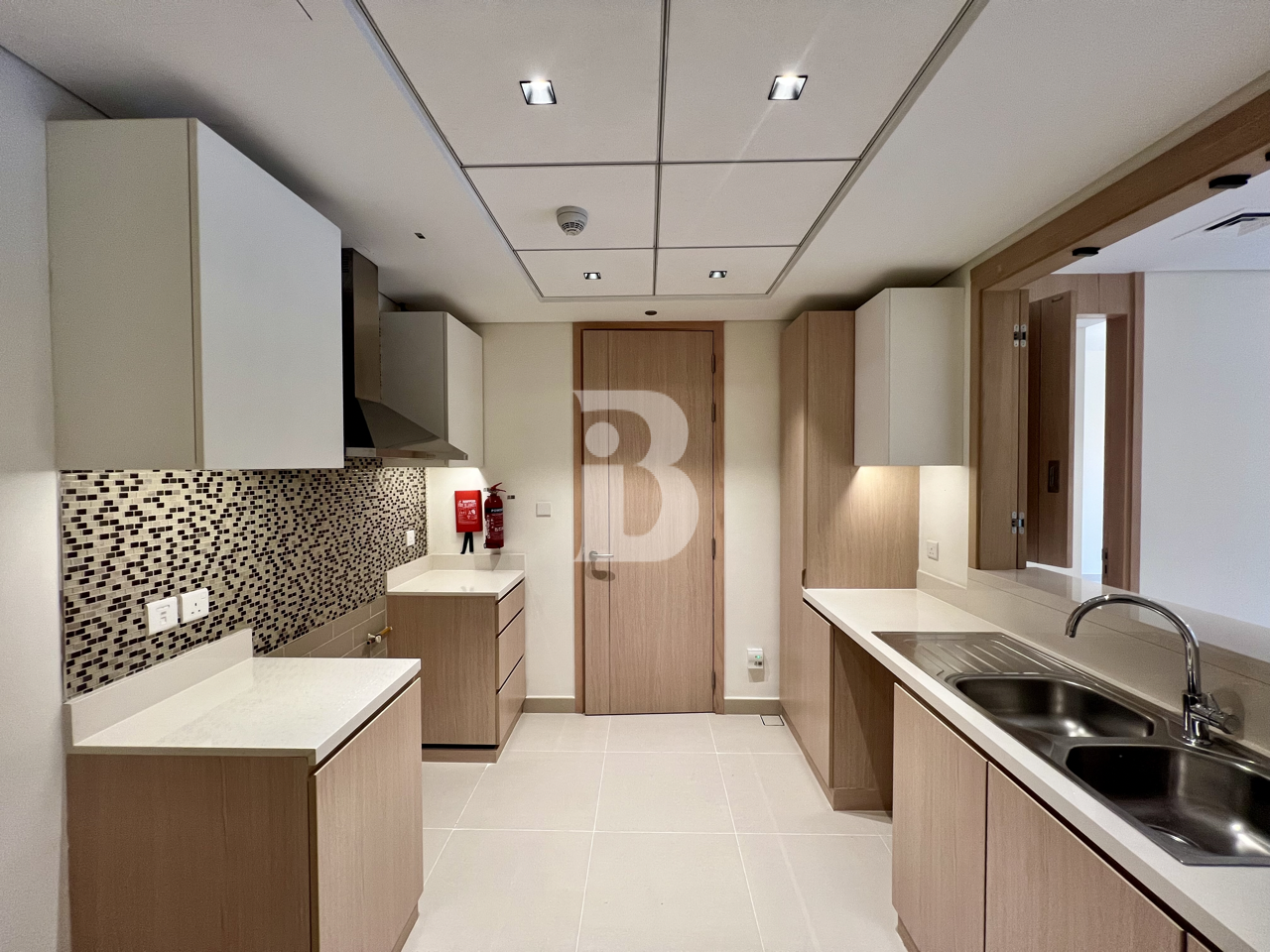 NEW BUILDING I UNFURNISHED I GREAT LOCATION