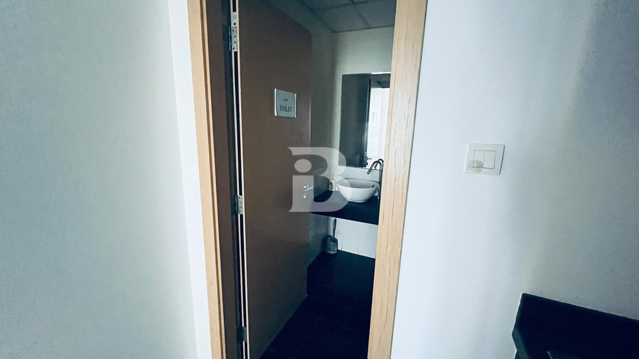 VACANT | FULLY FITTED | READY TO MOVE IN