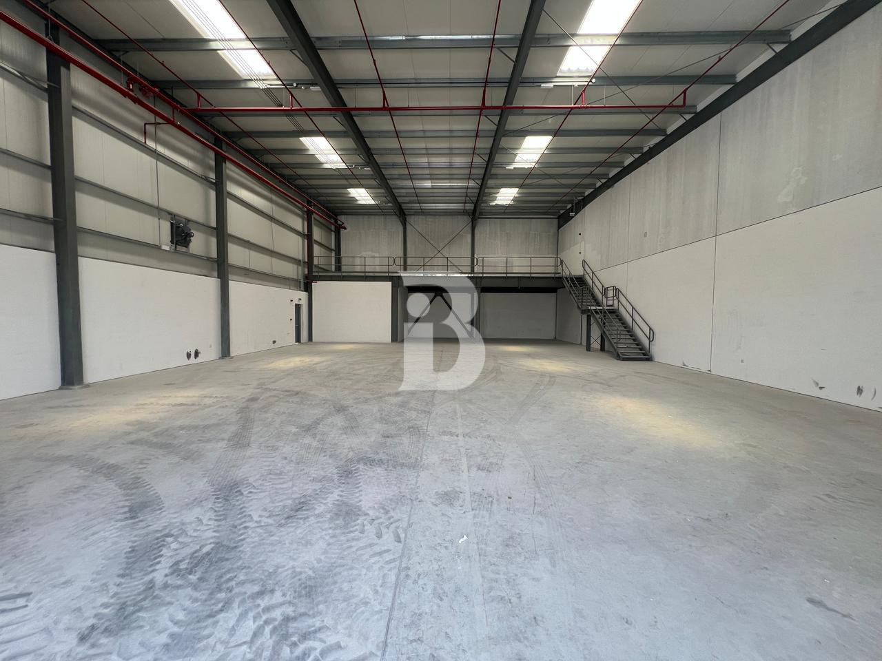 WAREHOUSE | 400KW | VACANT | OFFICE | PARKING