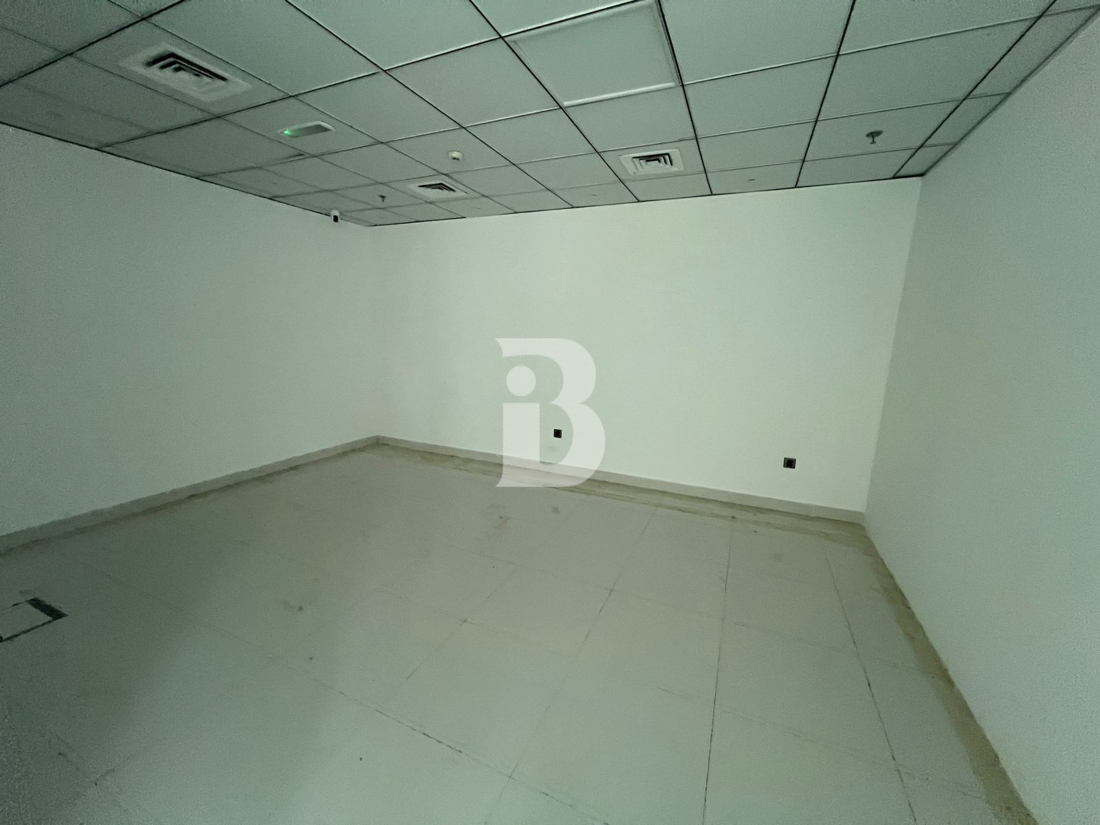 CLOSE TO METRO / HUGE TERRACE / WET PANTRY