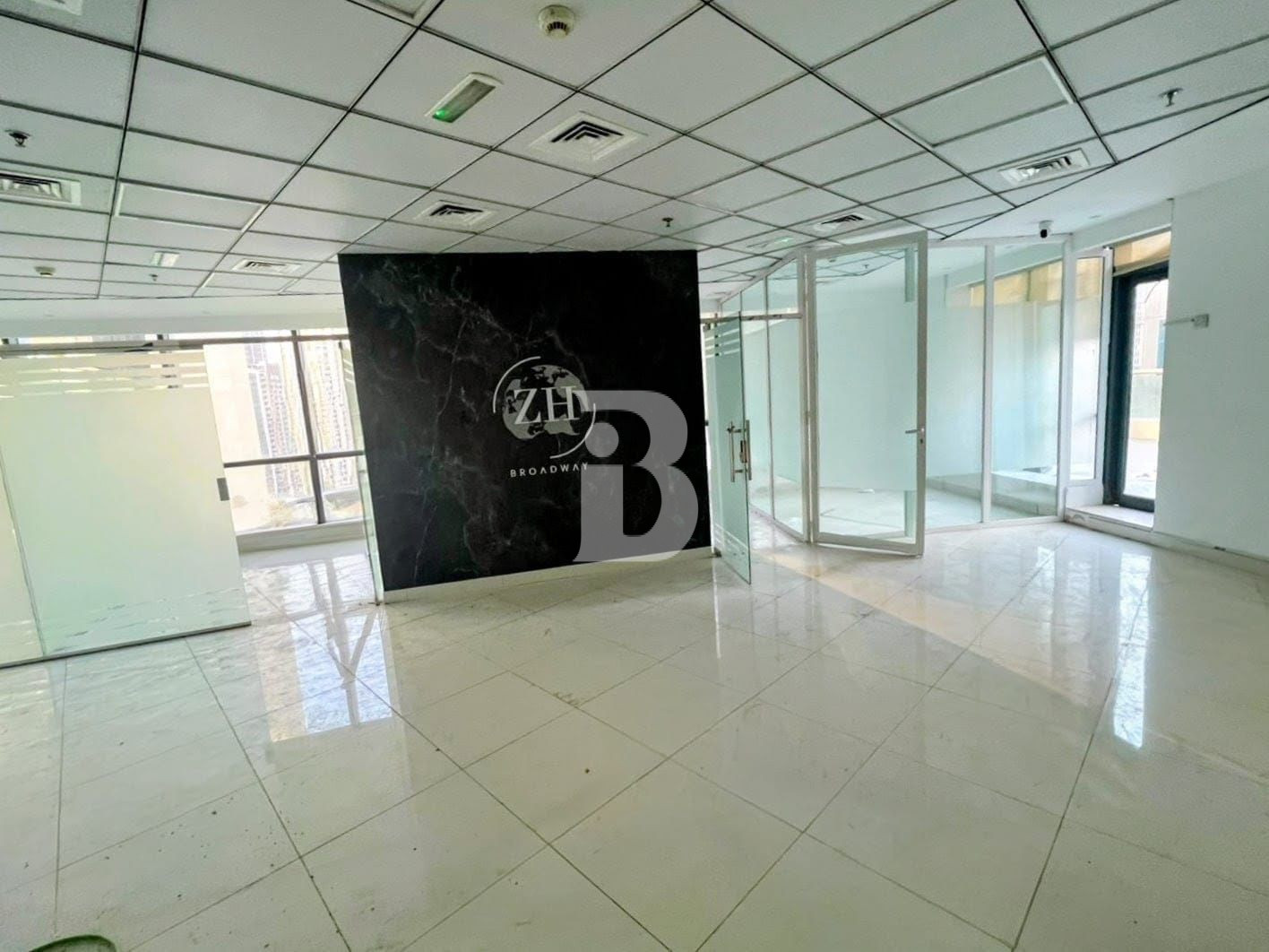 CLOSE TO METRO / HUGE TERRACE / WET PANTRY