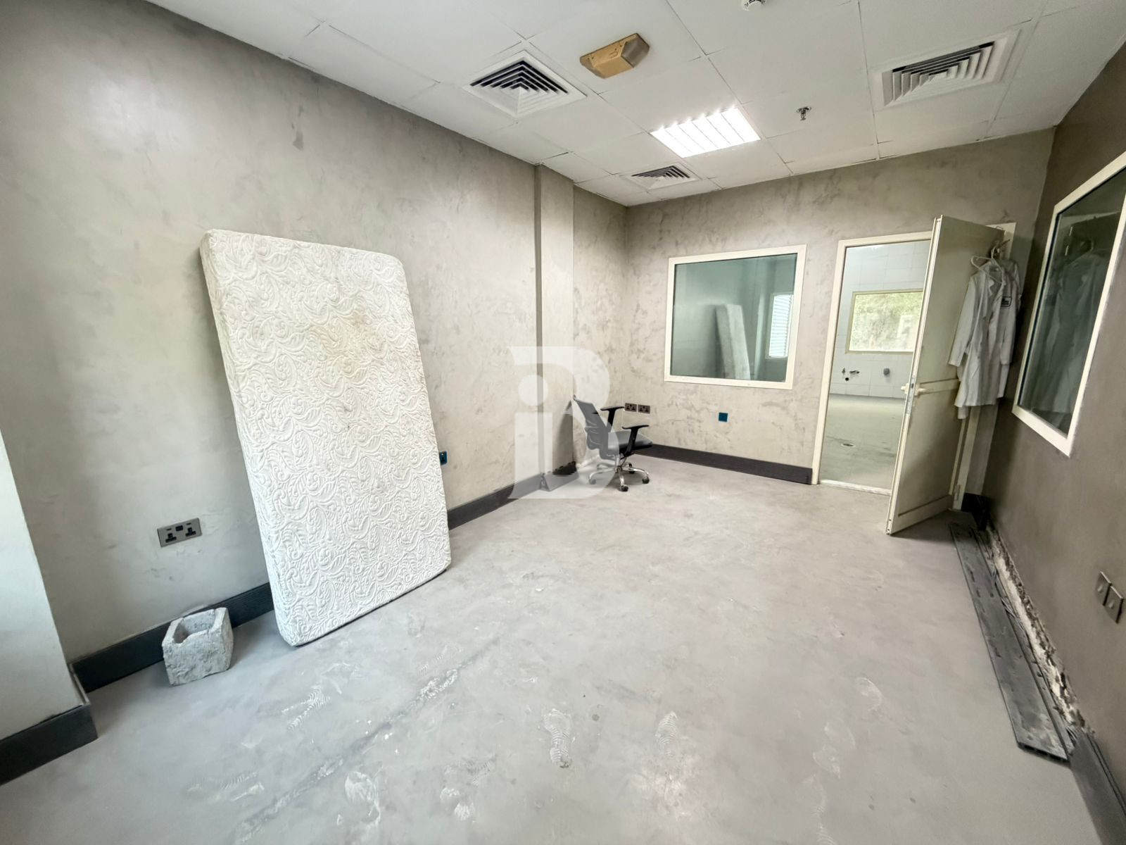 42 KW 1742 Sqft warehouse in Jebel Ali