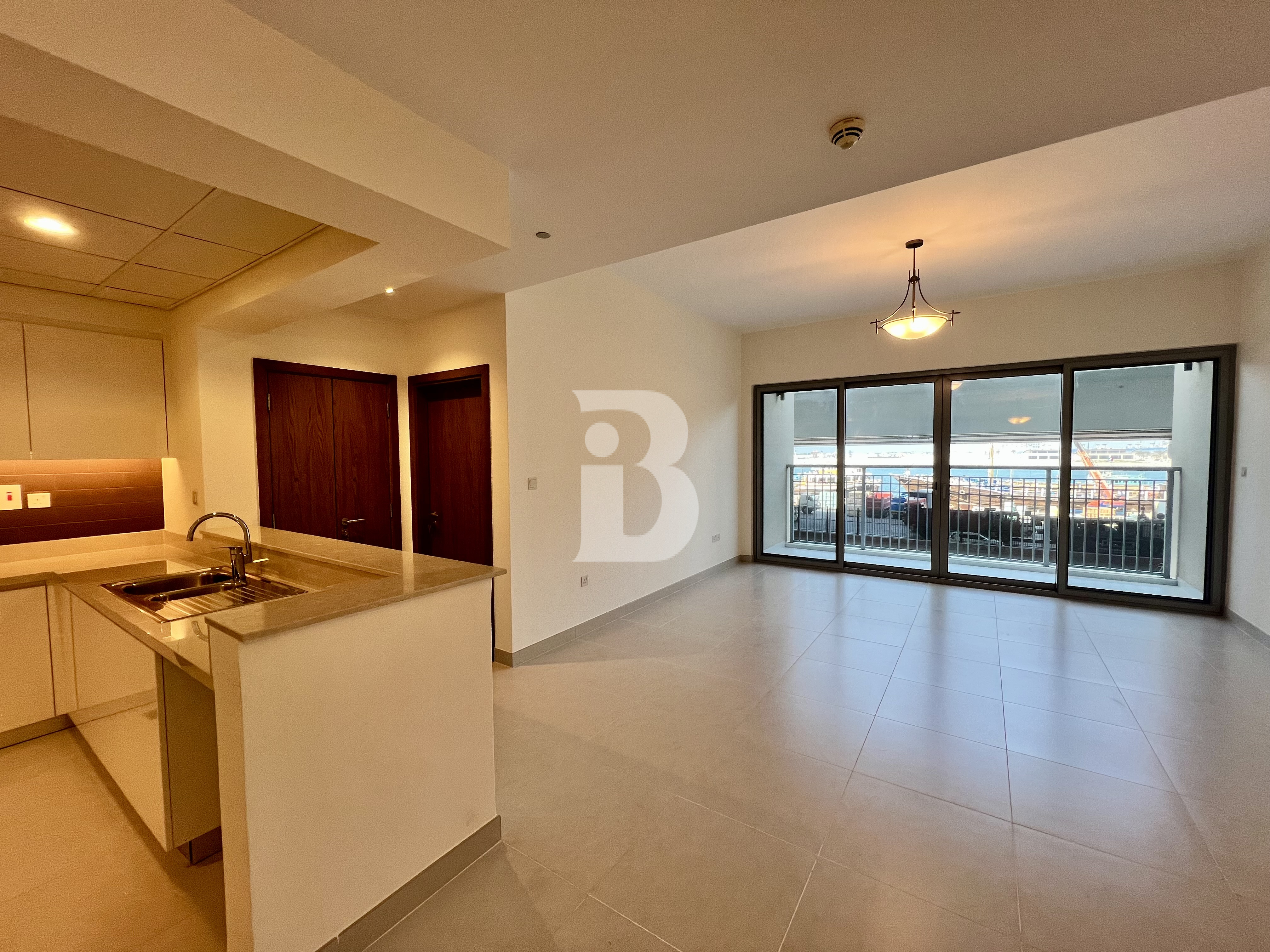 UNFURNISHED I LUXIRIOUS I NEW APARTMENT