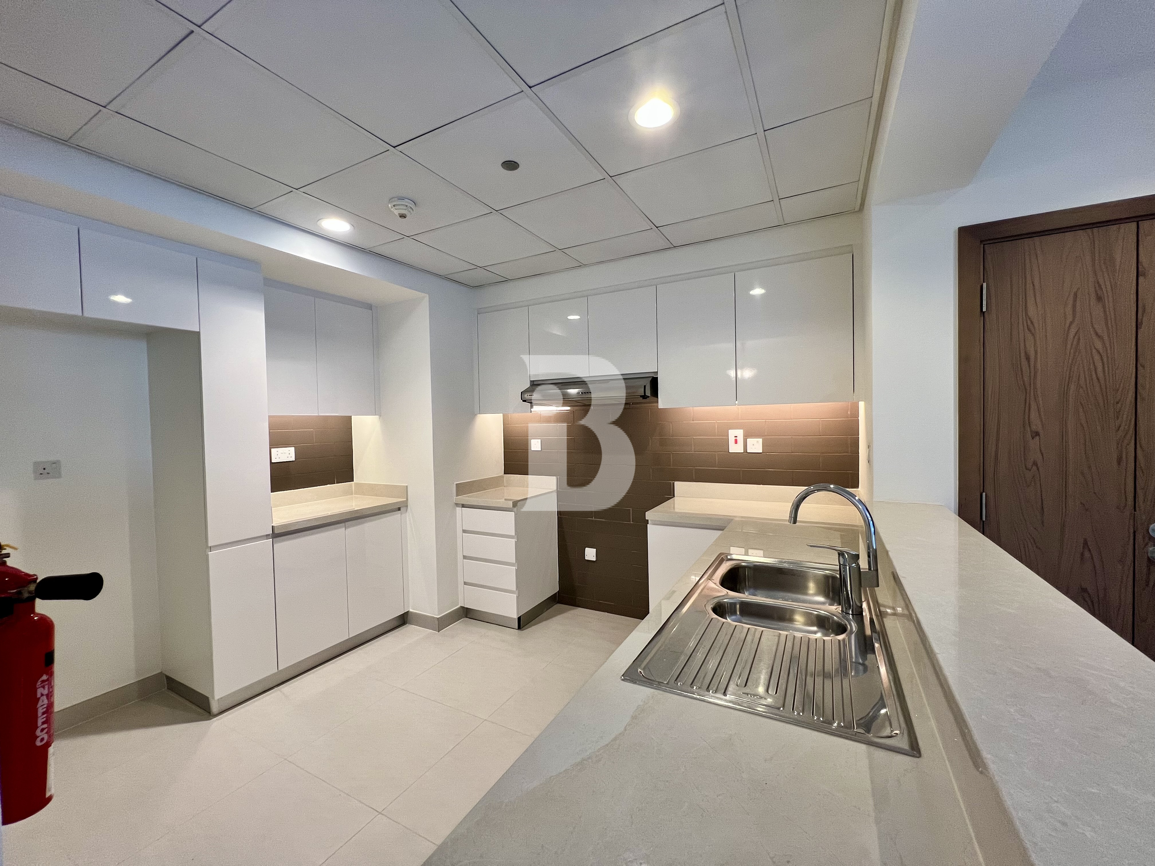 UNFURNISHED I LUXIRIOUS I NEW APARTMENT