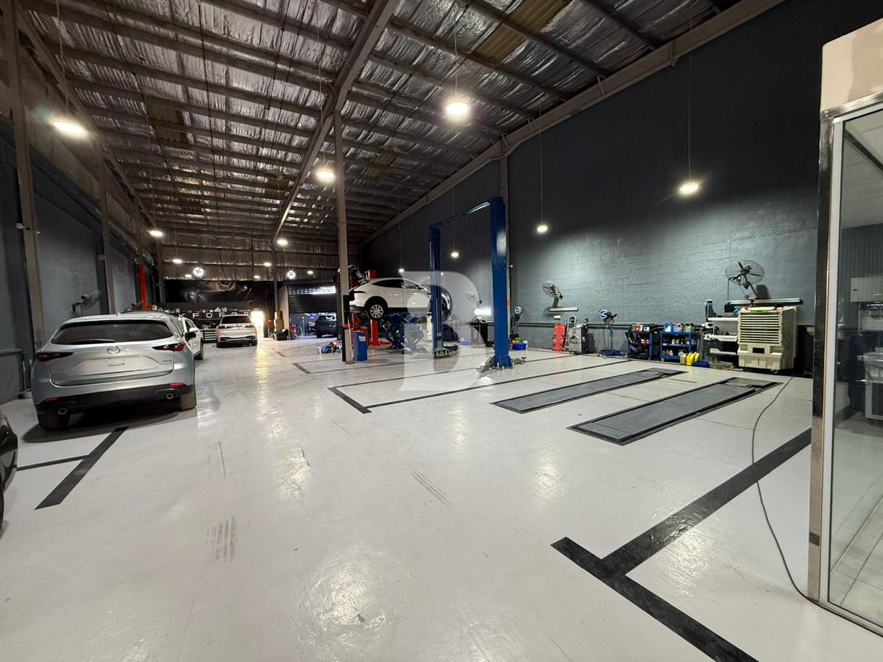 HUGE PREMIUM GARAGE | NEGOTIABLE | STAND-ALONE