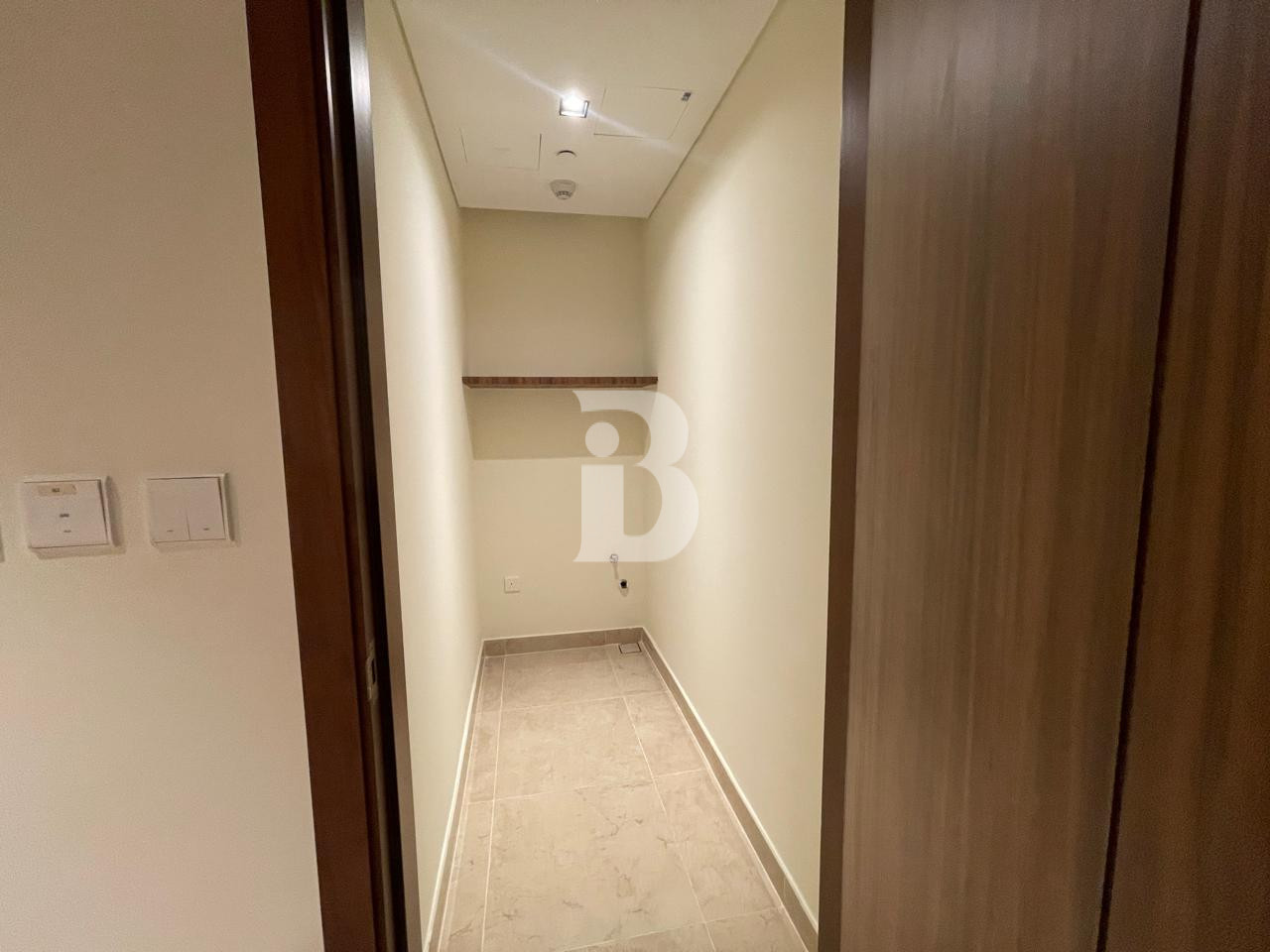 LOVELY CORNER UNIT I with MAID I NEW BUILDING