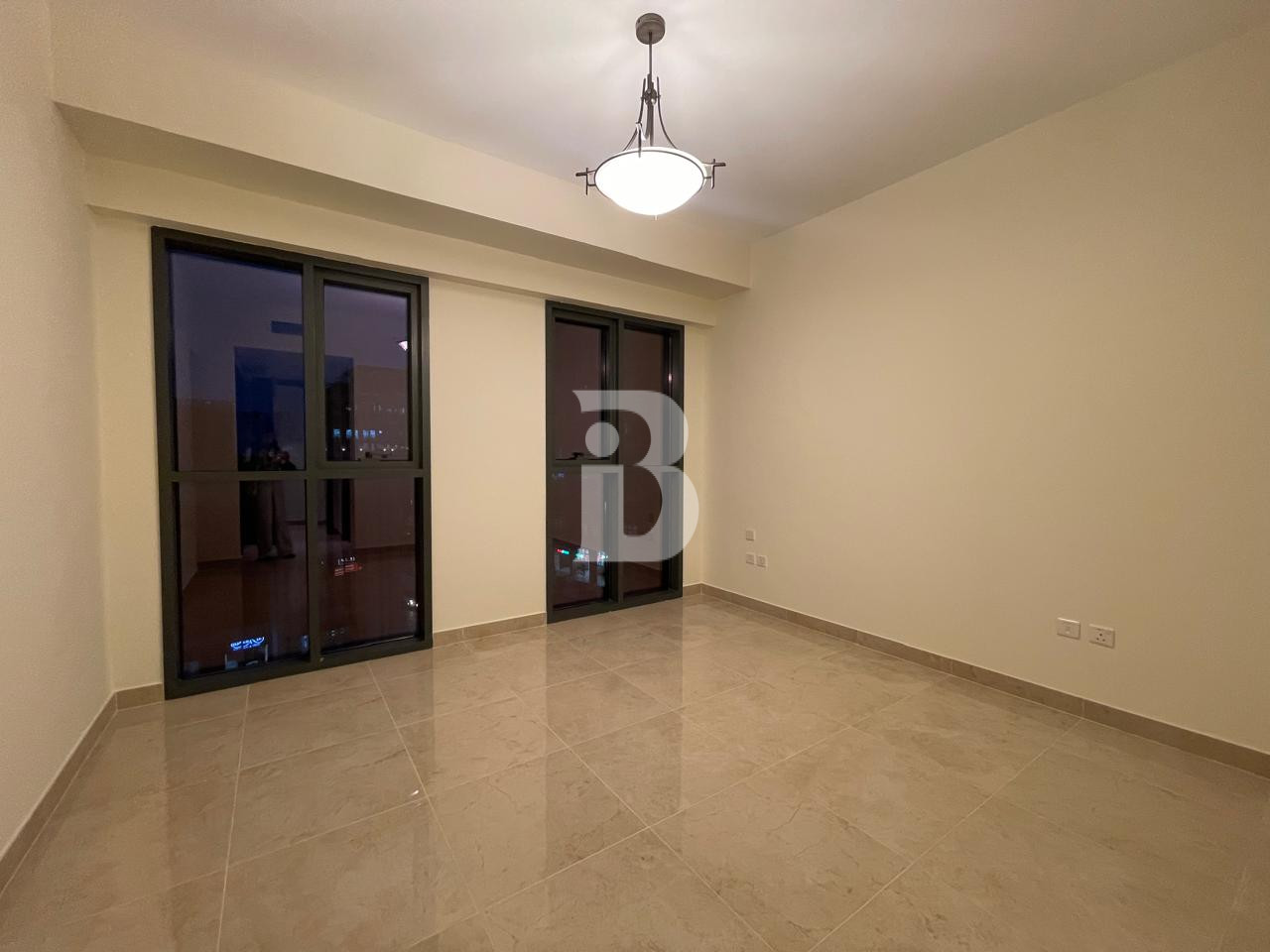 LOVELY CORNER UNIT I with MAID I NEW BUILDING