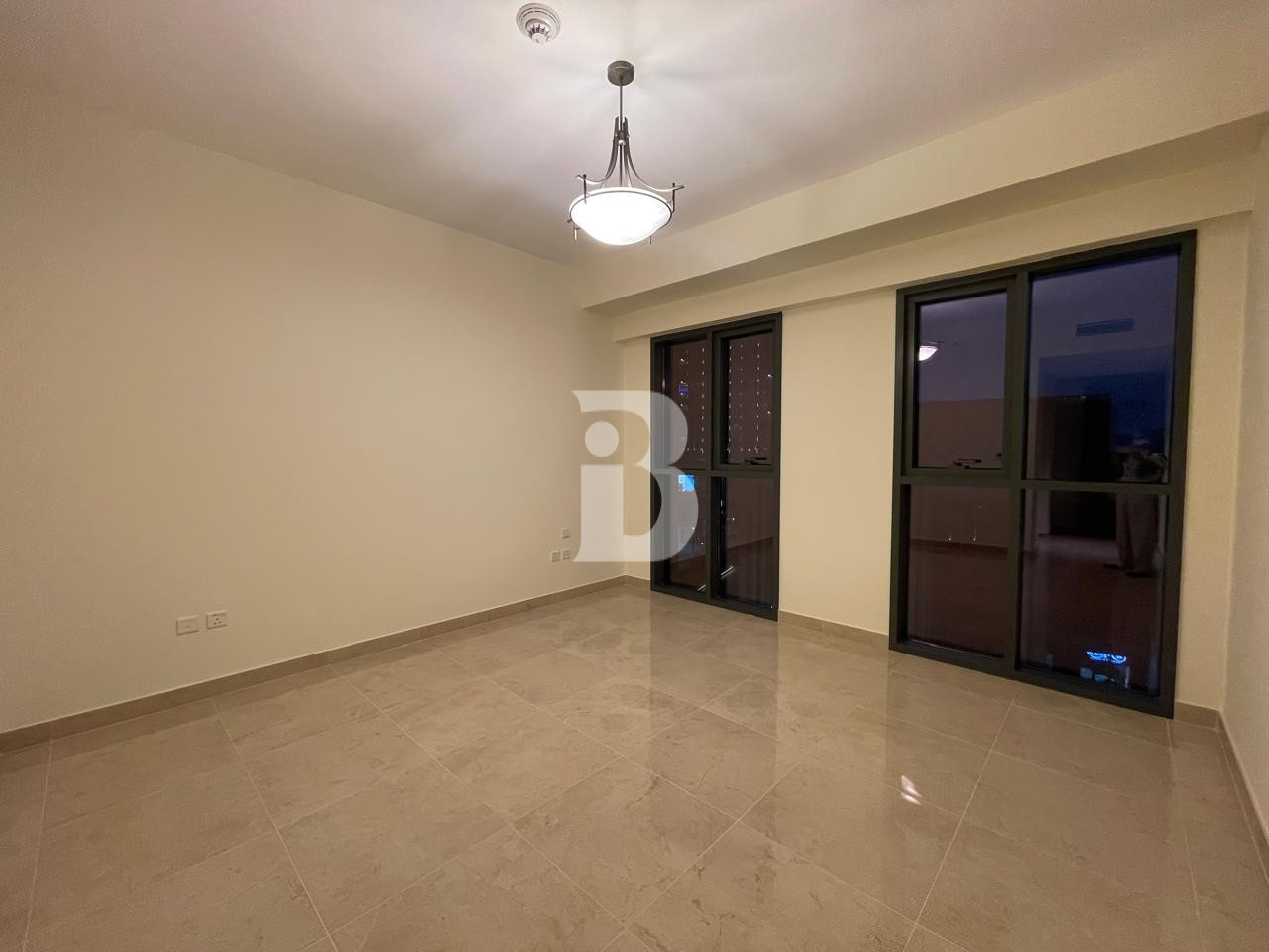 LOVELY CORNER UNIT I with MAID I NEW BUILDING