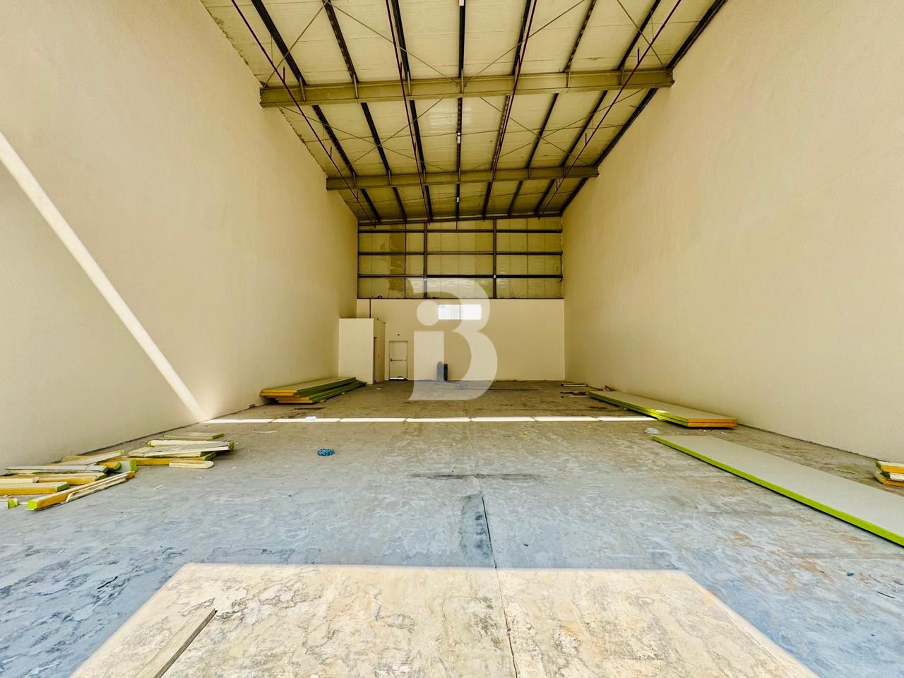 GRADE A | SHOWROOM | BEHIND SHEIKH ZAYED ROAD