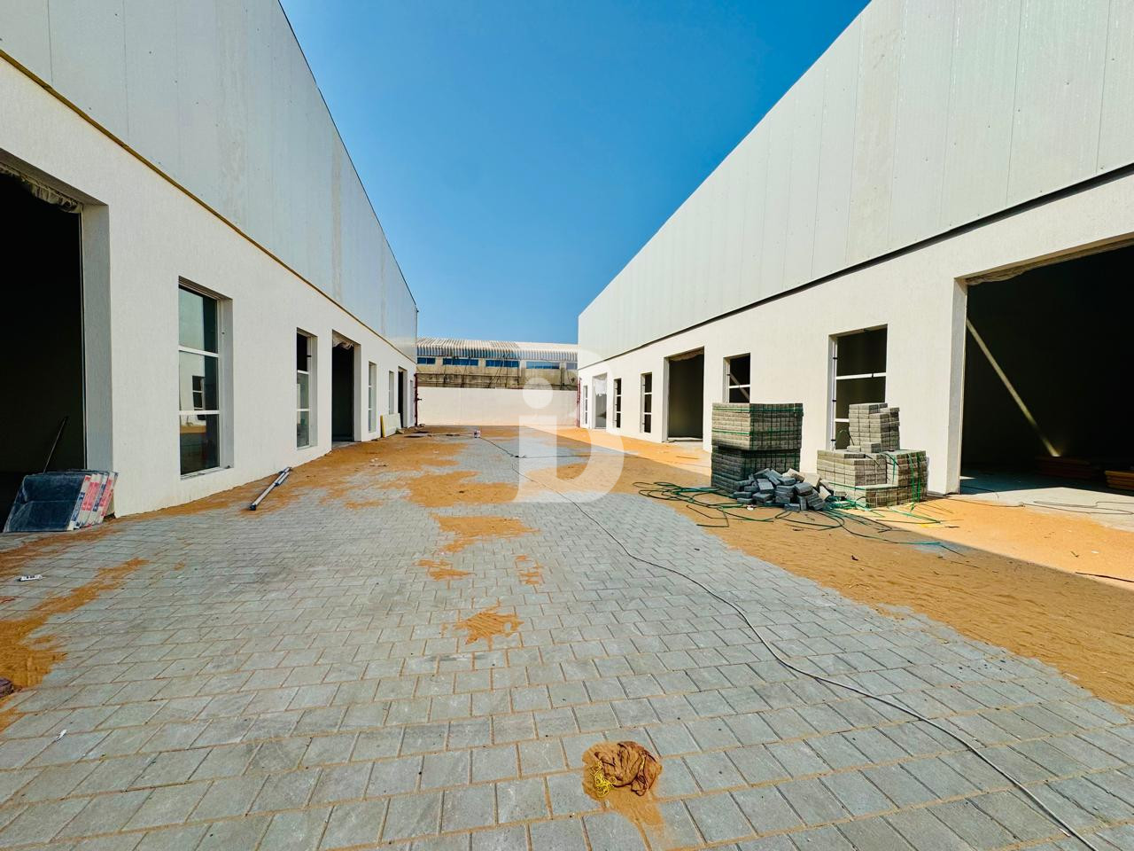 GRADE A | SHOWROOM | BEHIND SHEIKH ZAYED ROAD