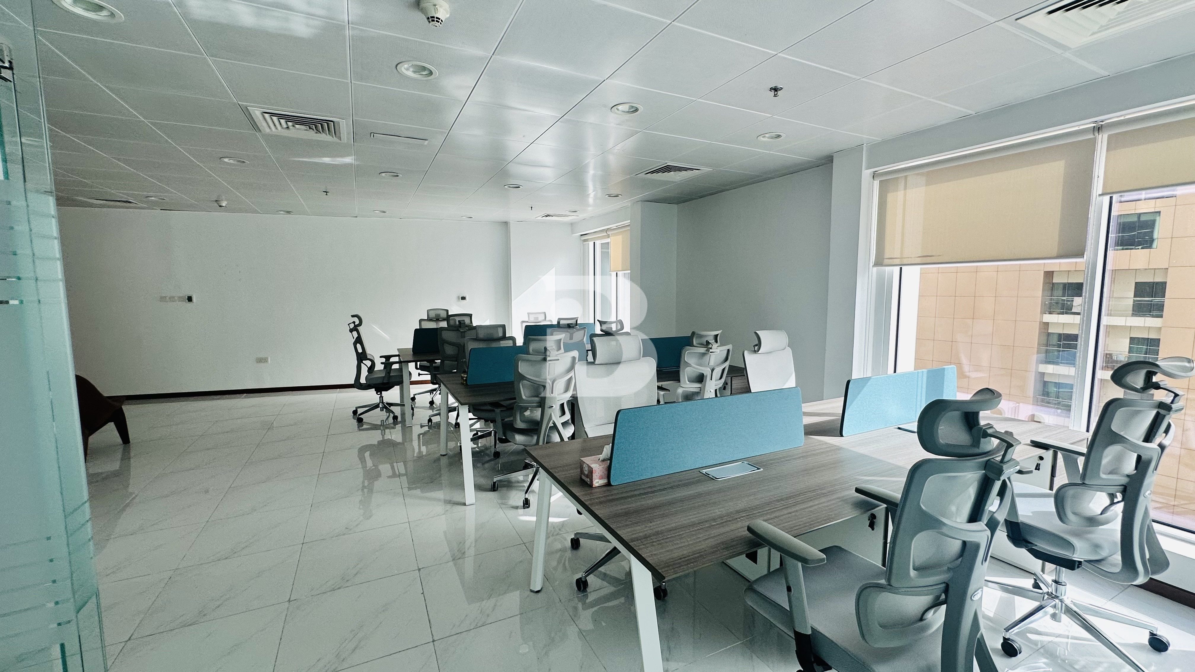 VASTU UNIT| VACANT UNIT| COMMUNITY VIEW| MID FLOOR