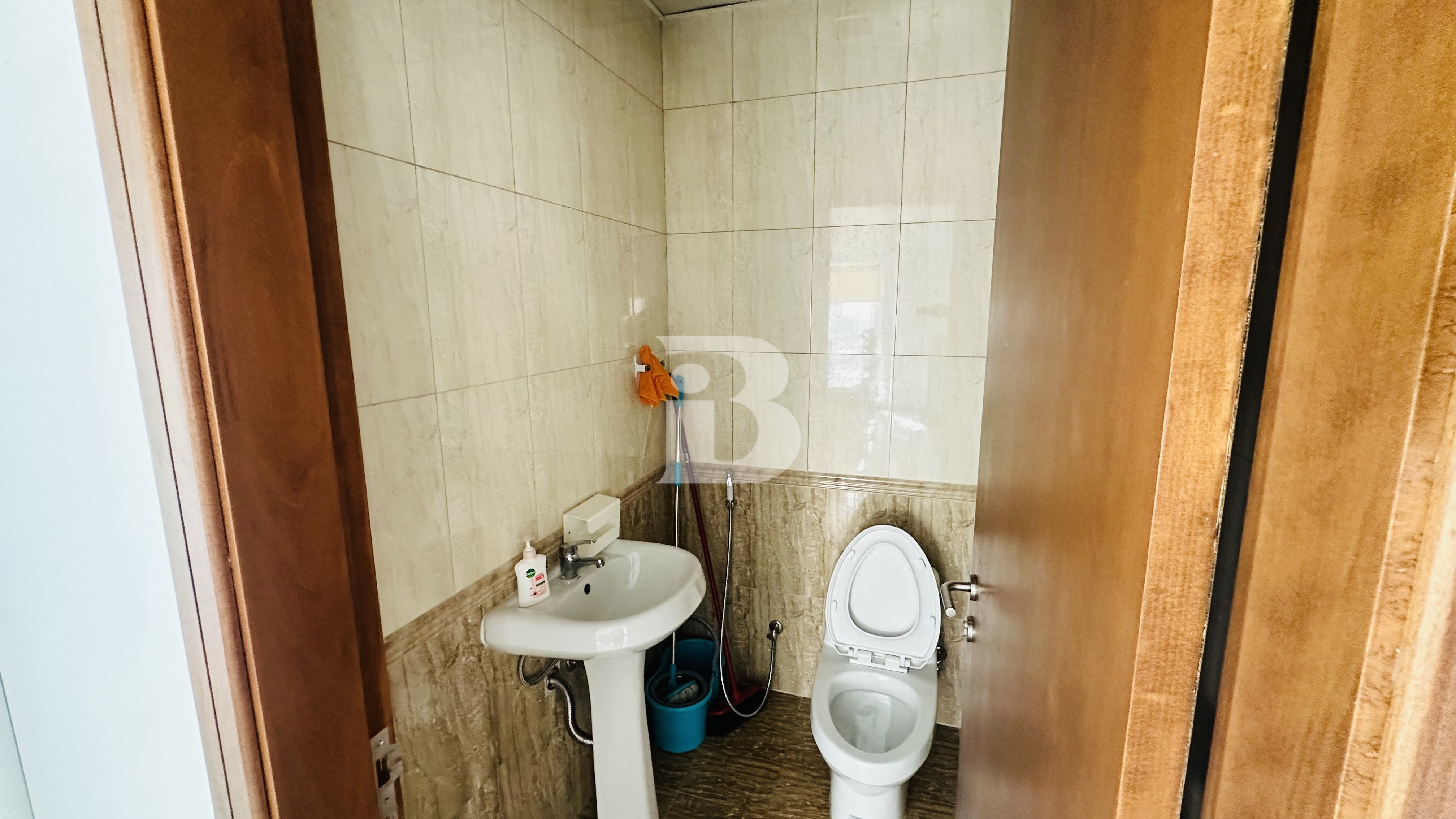 VASTU UNIT| VACANT UNIT| COMMUNITY VIEW| MID FLOOR