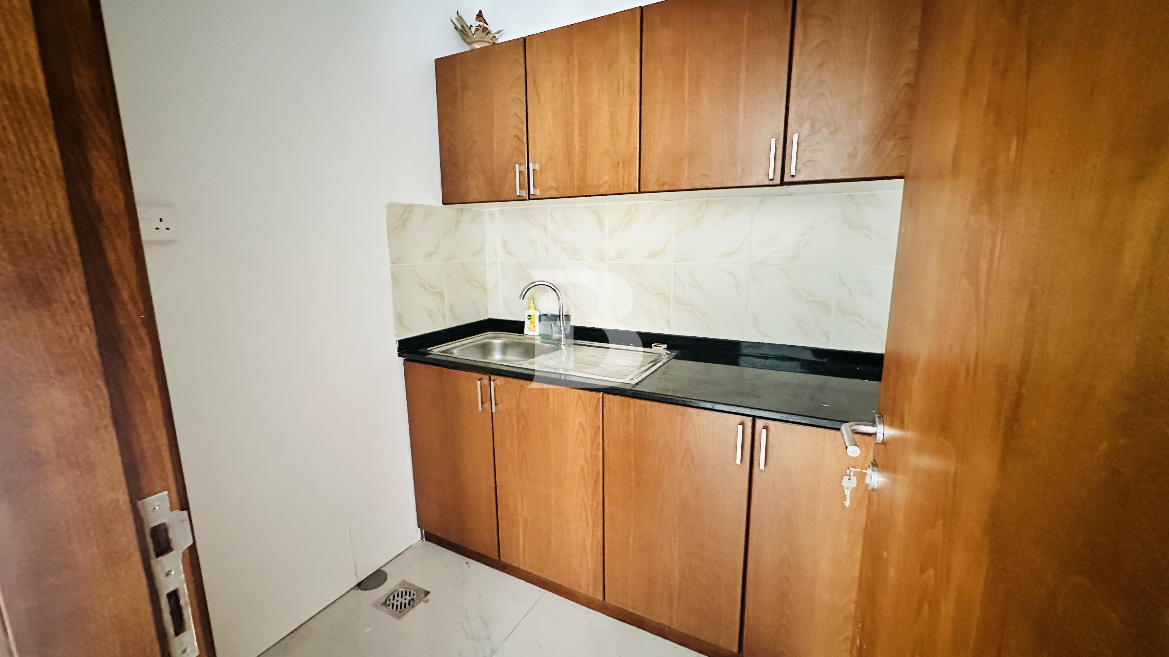 VASTU UNIT| VACANT UNIT| COMMUNITY VIEW| MID FLOOR