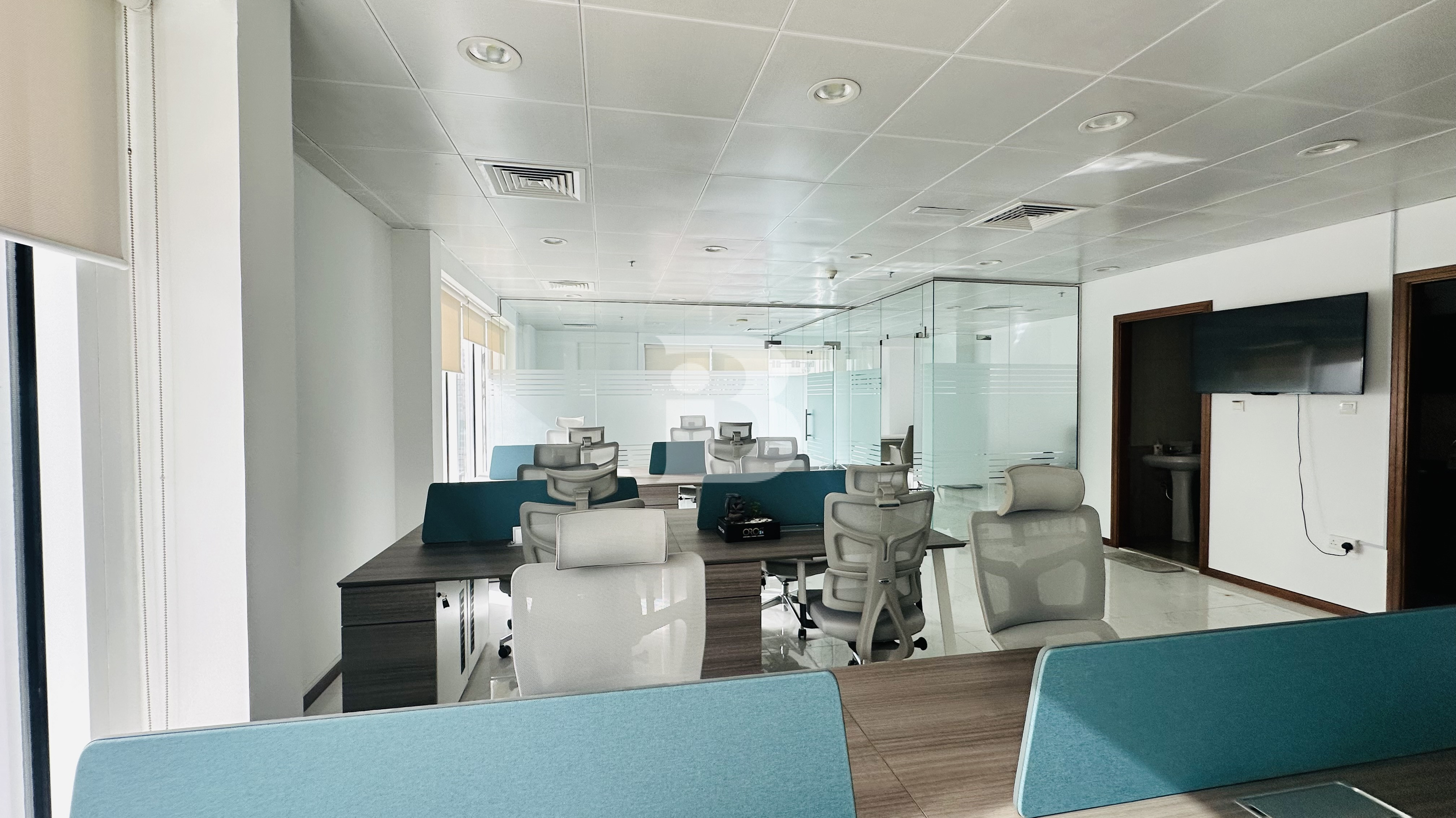 VASTU UNIT| VACANT UNIT| COMMUNITY VIEW| MID FLOOR