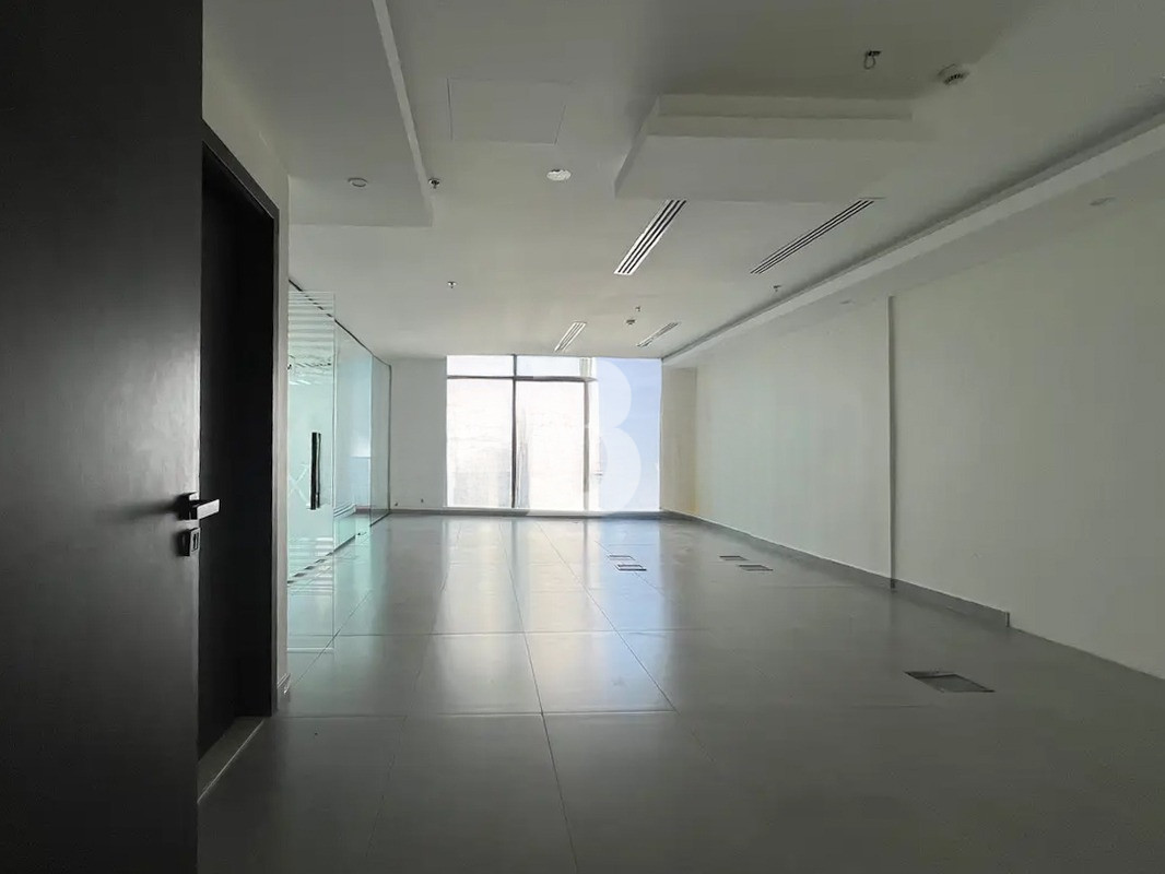 Walking Distance to METRO | Glass Partition