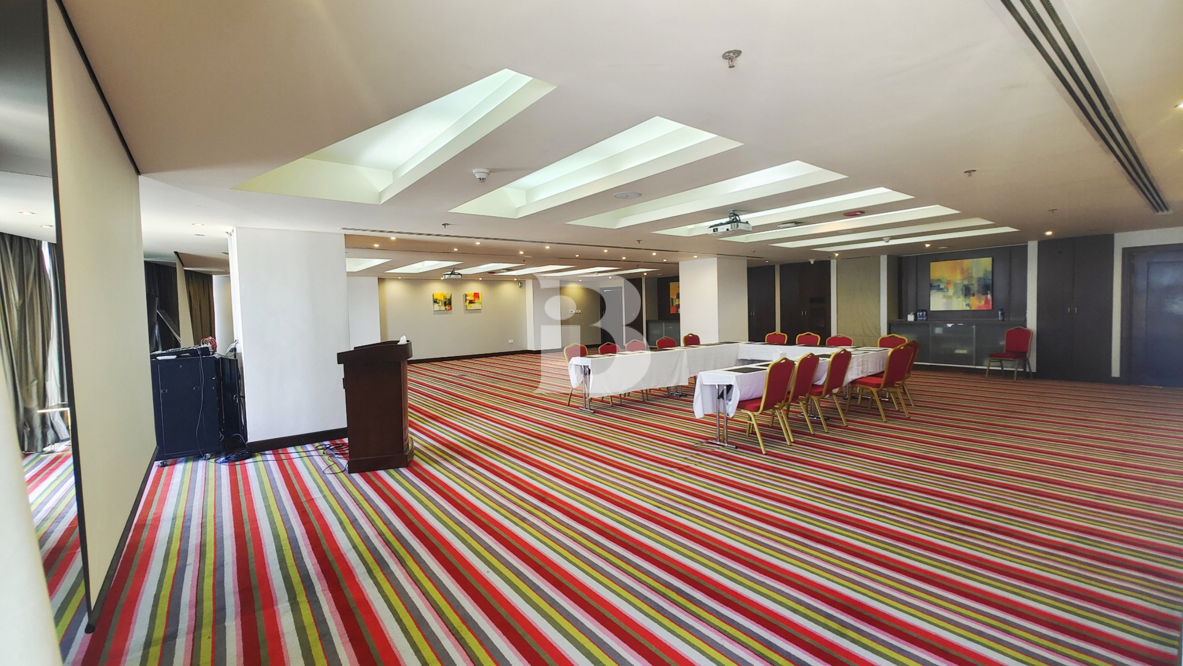 BRIGHT SPACE | OPEN LAYOUT | FULLY FITTED