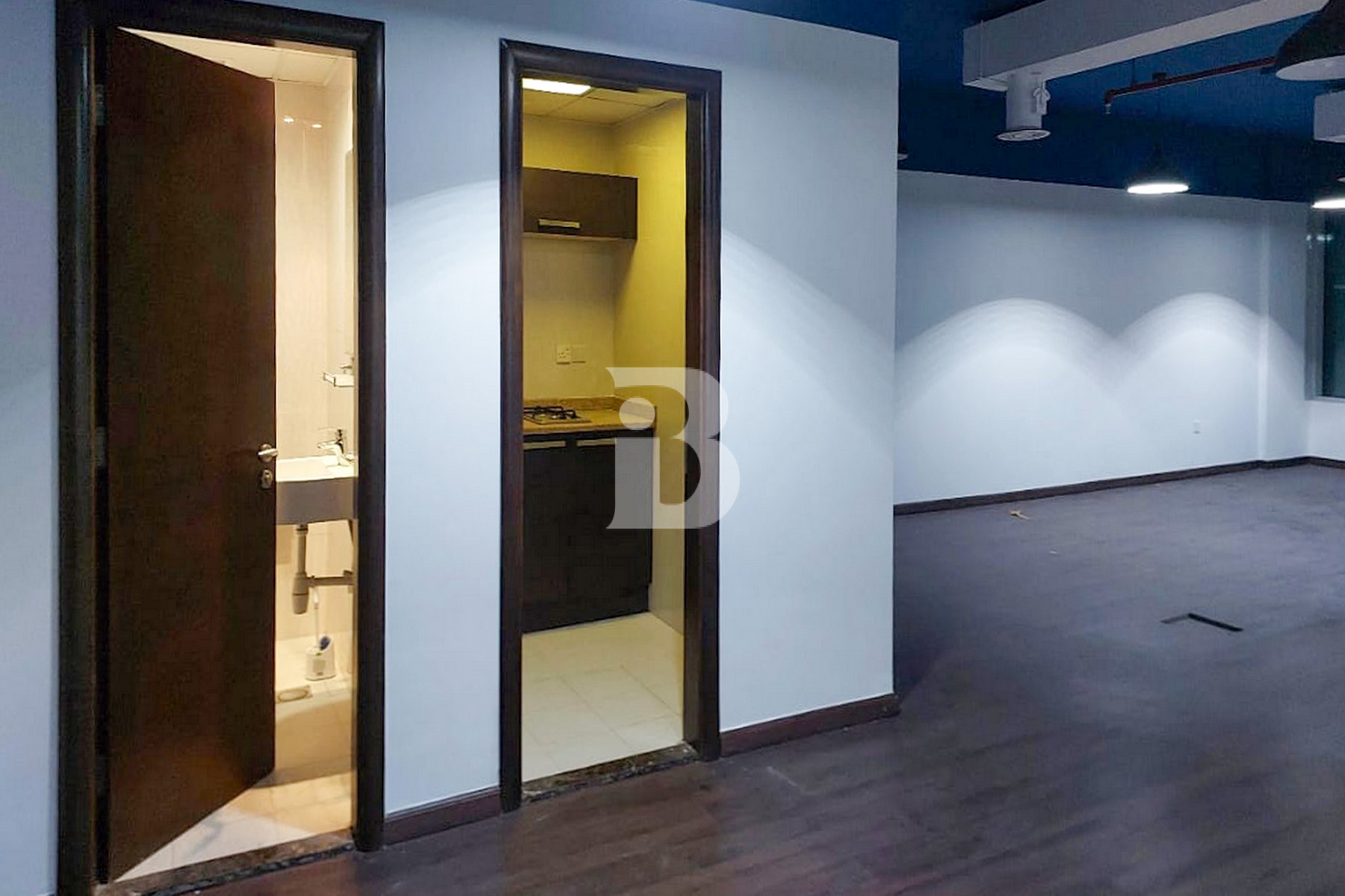 PRIME LOCATION | NEAR METRO | VACANT OFFICE