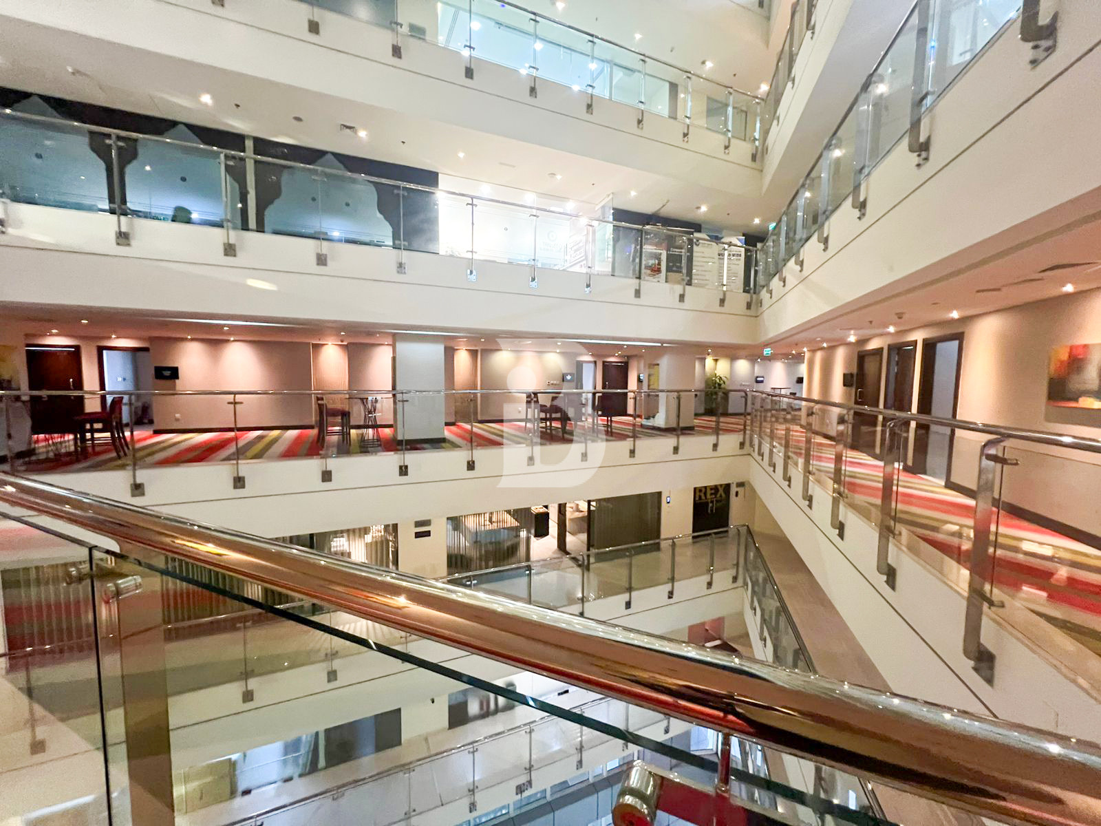 COMPACT OFFICE | PRIME DOWNTOWN LOCATION