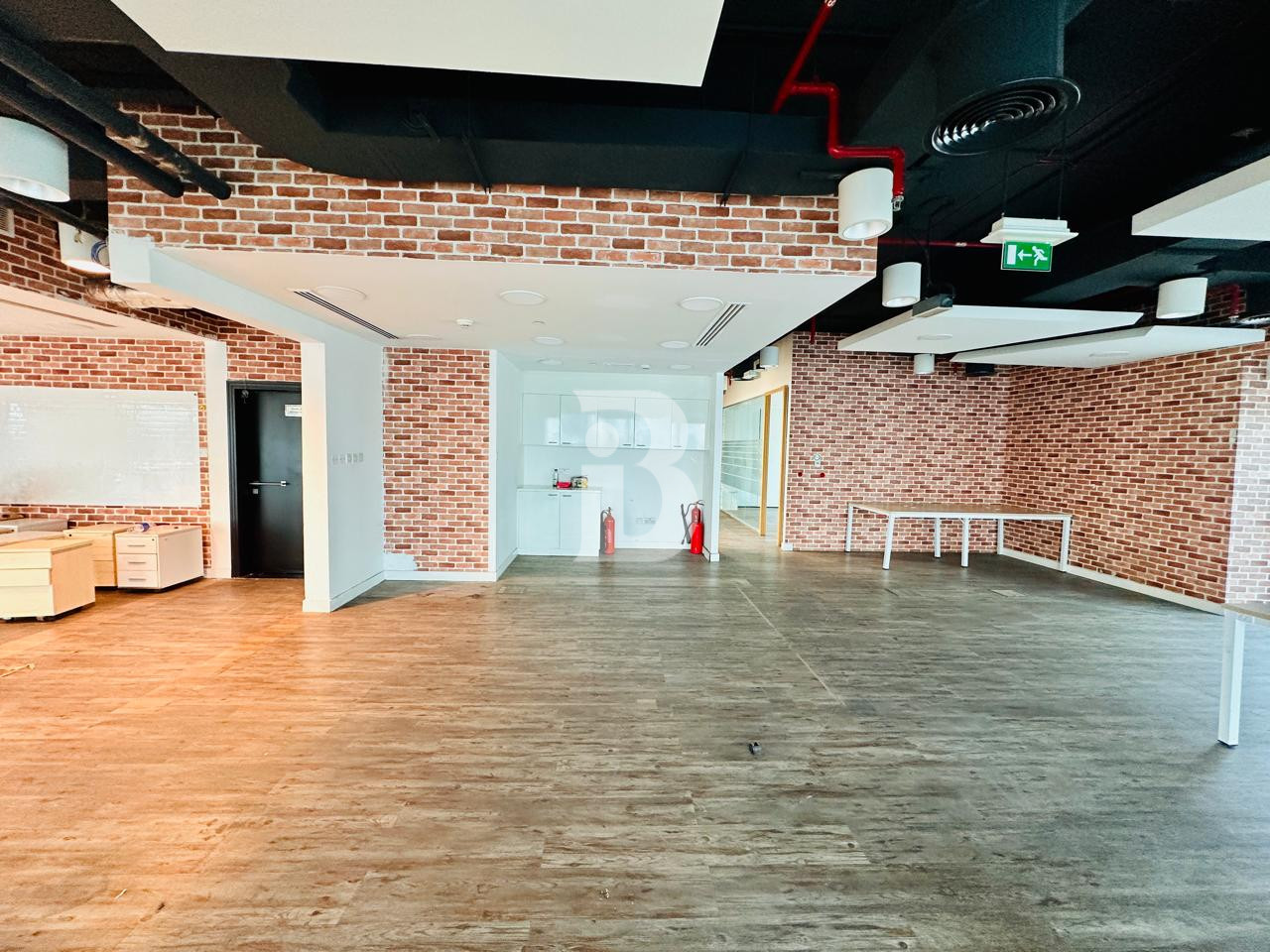 Fitted Full Floor| Prime Location I Near Metro