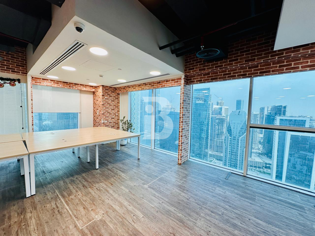 Fitted Full Floor| Prime Location I Near Metro