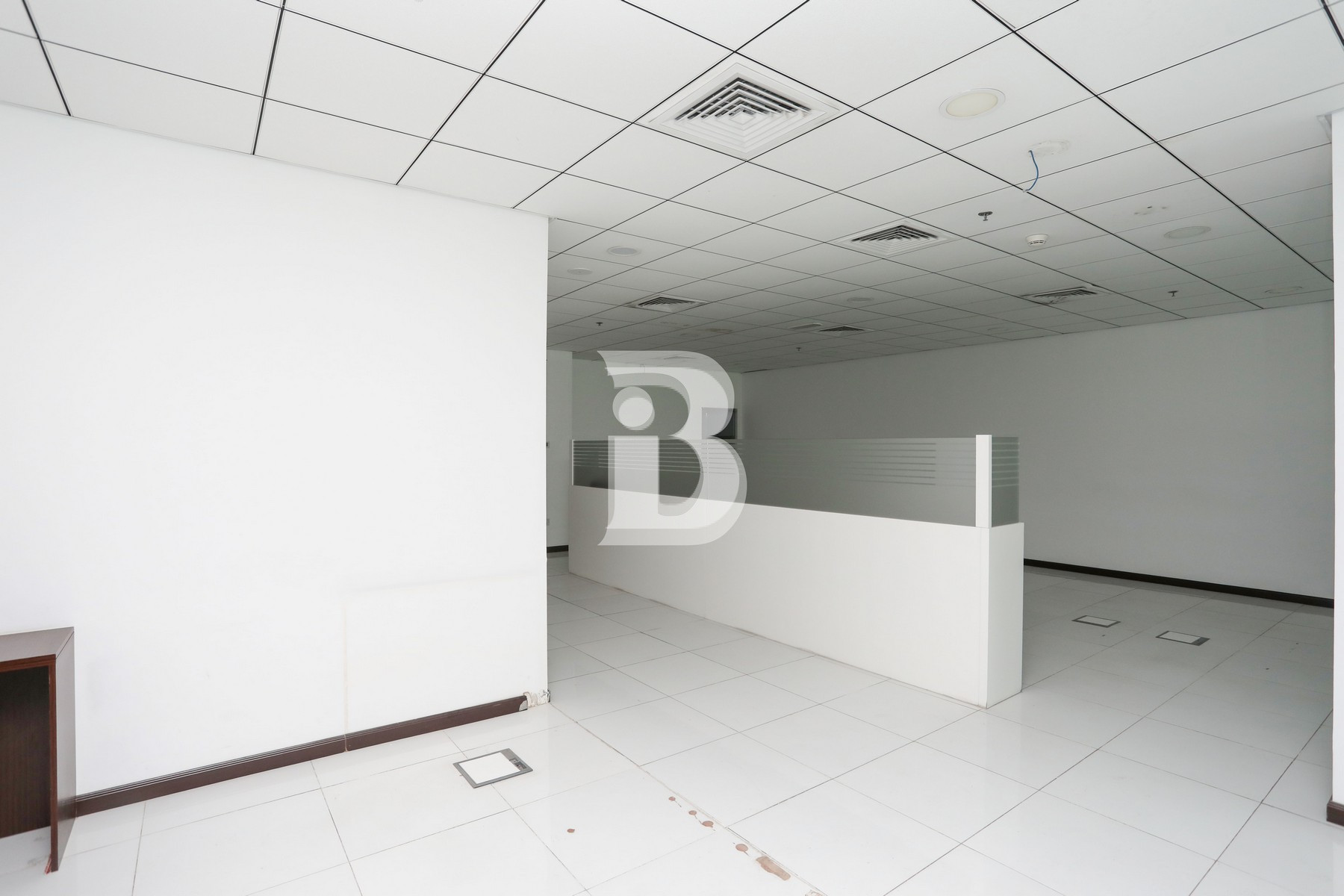 High End Office | Premium Fixtures | Vastu Unit