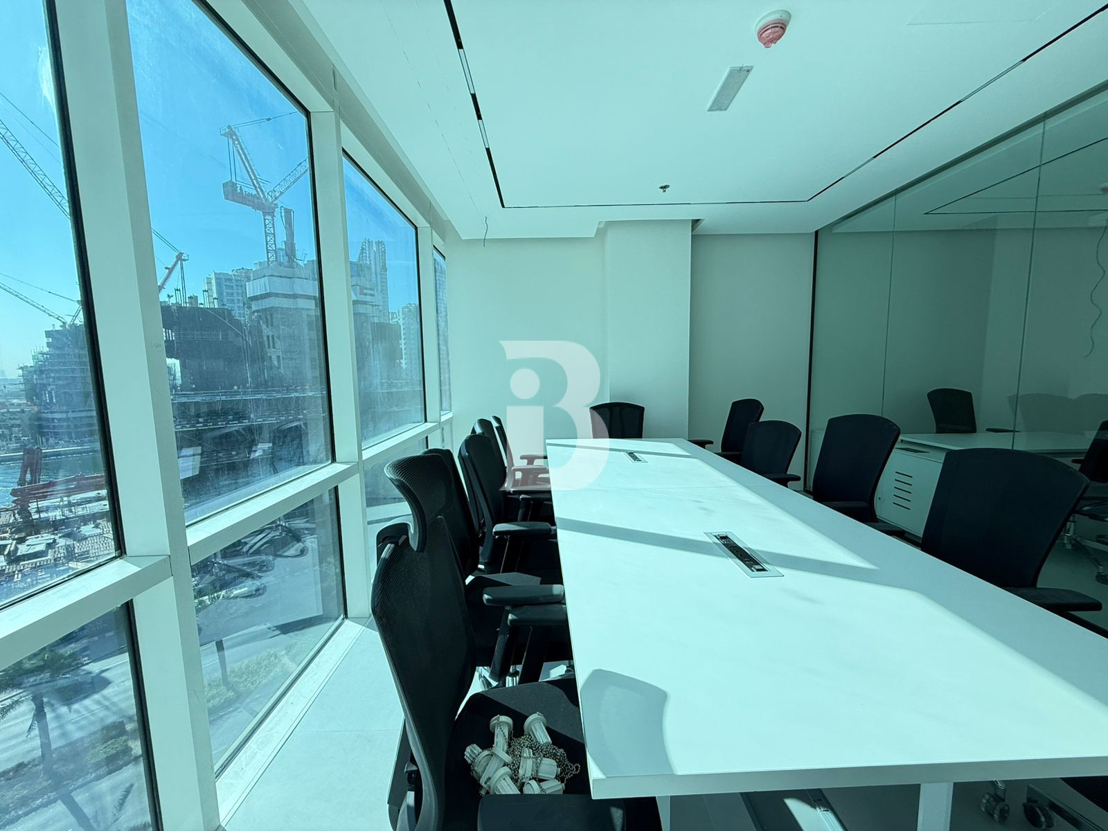 VACANT | RARE SIZE | CORNER UNIT | GRADE A