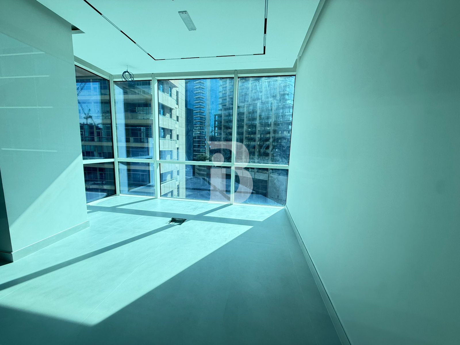 VACANT | RARE SIZE | CORNER UNIT | GRADE A