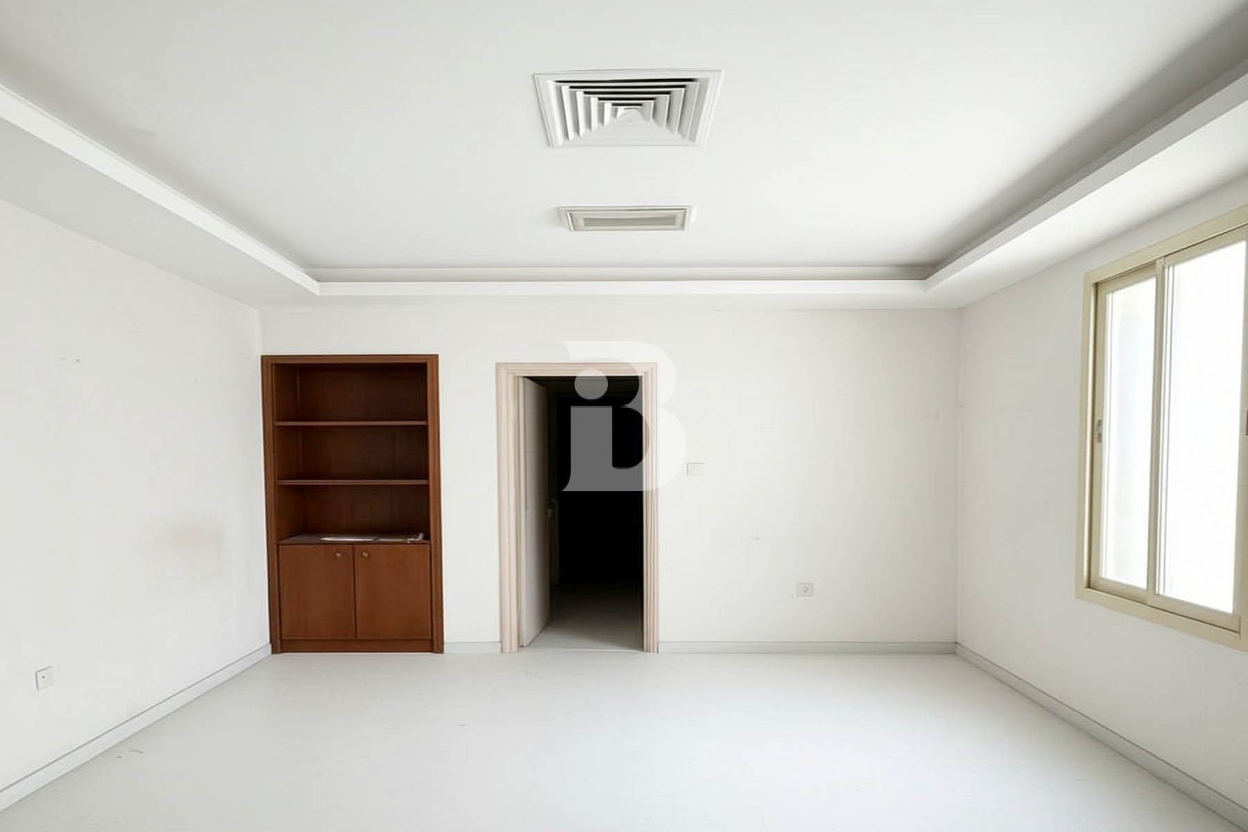 Vacant Commercial| Prime Jumeirah Road Location