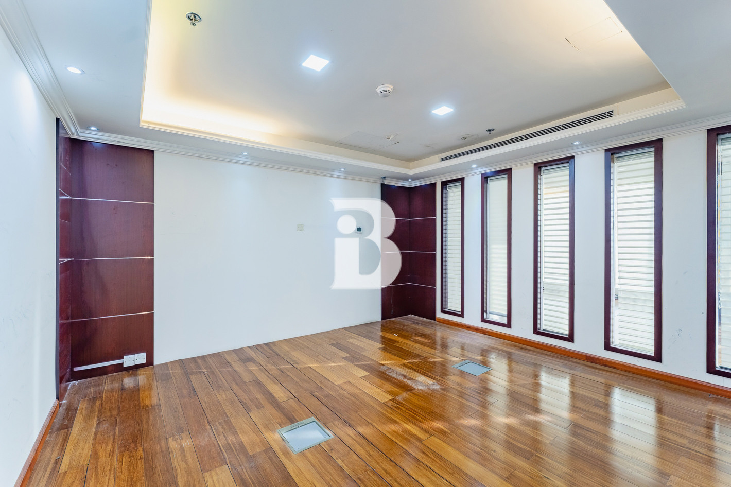 VASTU UNIT|HIGH FLOOR| UPGRADED INTERIORS|