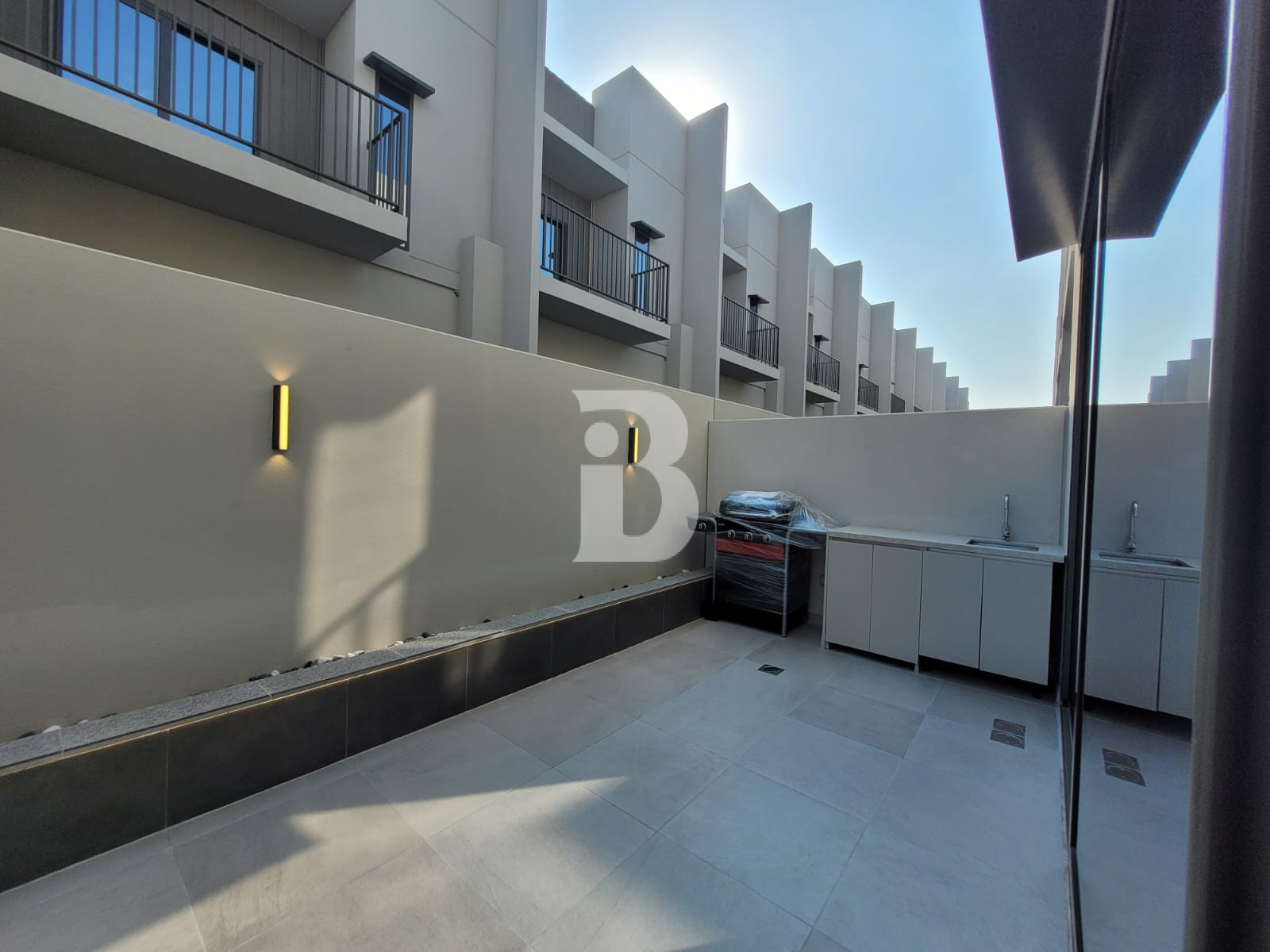 FULLY FURNISHED | Vacant | Next To Amenities