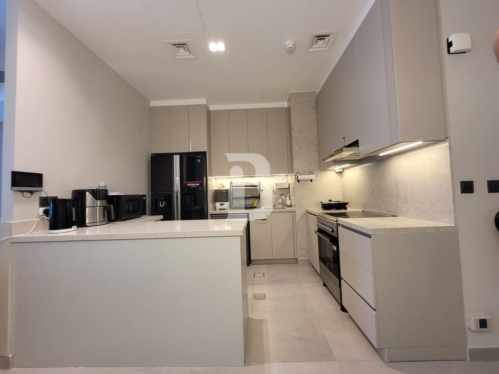 FULLY FURNISHED | Vacant | Next To Amenities