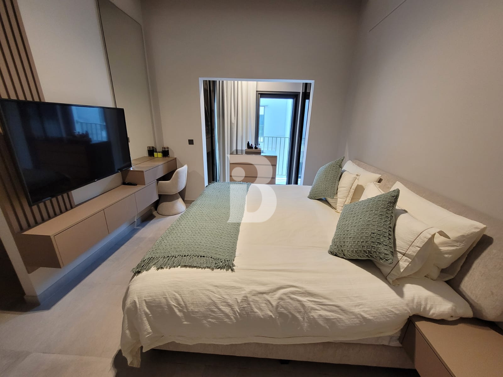 FULLY FURNISHED | Vacant | Next To Amenities