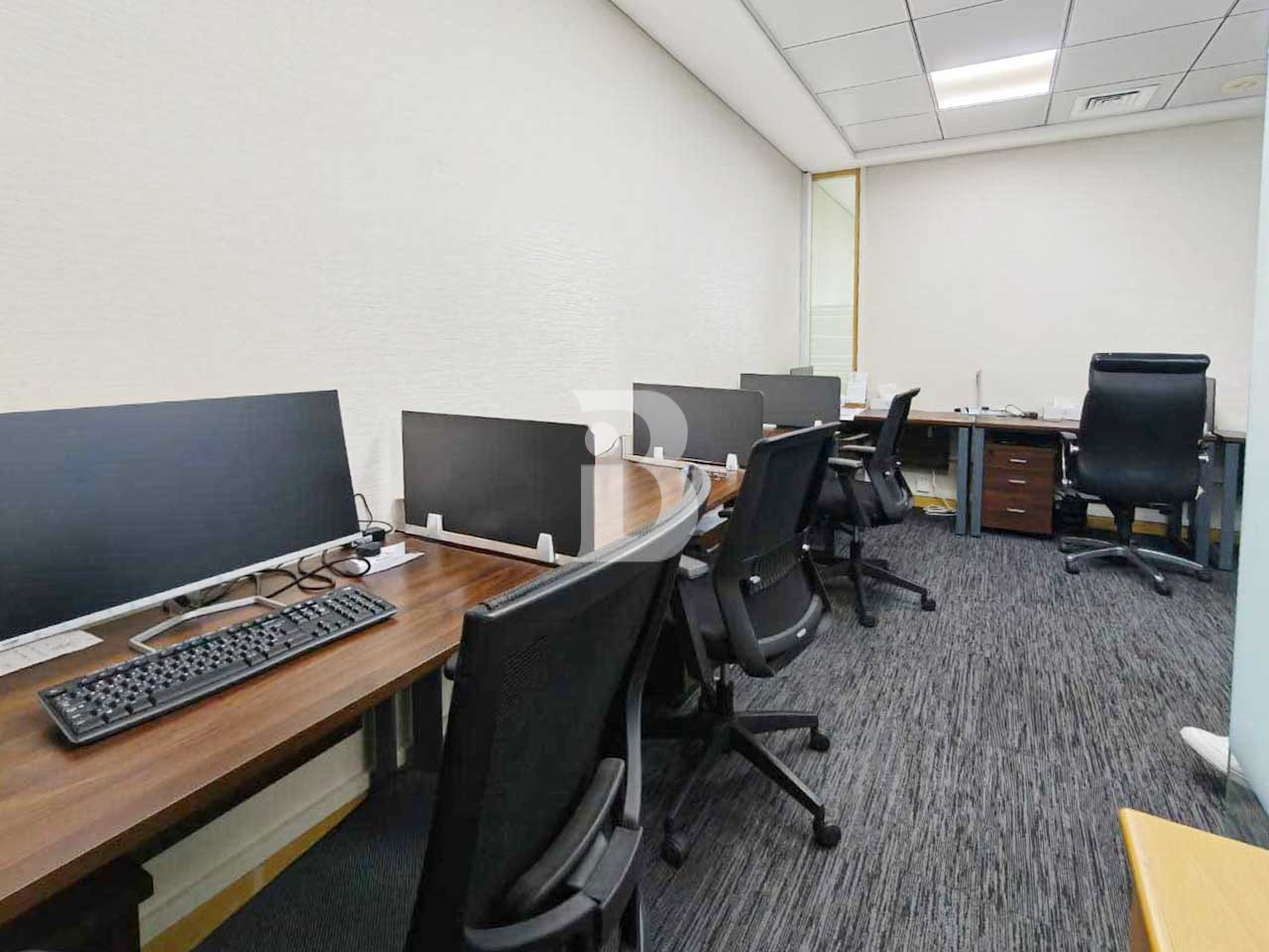 PROFESSIONAL WORKSPACE | FITTED | Canal View